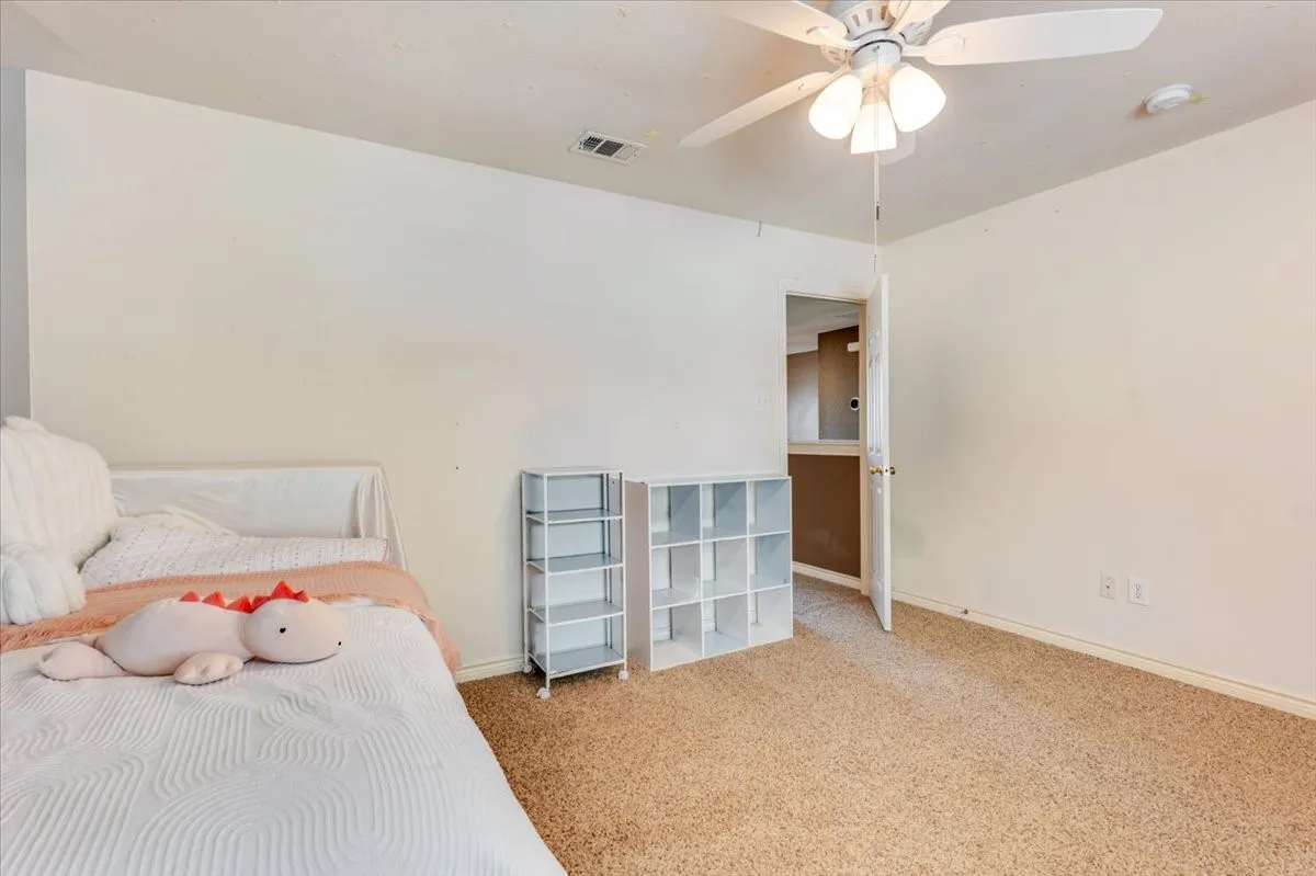 Single Family Residence For Sale in Tarrant County , 11648 Aspen Creek Drive, Fort Worth, Texas 76244, 3 Bedroom, 3 Bathroom, 2 Garage spaces, 2,025 Sqft, built in 2003, Price $345,000, mls#21329188, Real Estate Agent in Fort Worth, Homes For Sale in Tarrant county, Homes For Sale in Fort Worth, Realtor in Fort Worth Texas, Real Estate Brokerage Independent Realty Texas, Luminita Cordes Realtor