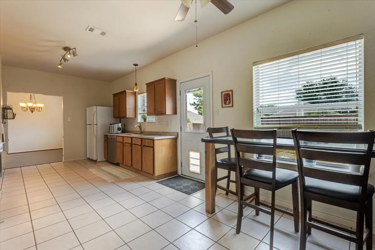Single Family Residence For Sale in Tarrant County , 11648 Aspen Creek Drive, Fort Worth, Texas 76244, 3 Bedroom, 3 Bathroom, 2 Garage spaces, 2,025 Sqft, built in 2003, Price $345,000, mls#21329188, Real Estate Agent in Fort Worth, Homes For Sale in Tarrant county, Homes For Sale in Fort Worth, Realtor in Fort Worth Texas, Real Estate Brokerage Independent Realty Texas, Luminita Cordes Realtor