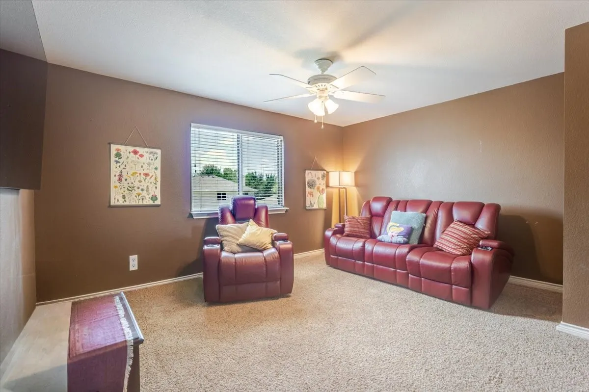 Single Family Residence For Sale in Tarrant County , 11648 Aspen Creek Drive, Fort Worth, Texas 76244, 3 Bedroom, 3 Bathroom, 2 Garage spaces, 2,025 Sqft, built in 2003, Price $345,000, mls#21329188, Real Estate Agent in Fort Worth, Homes For Sale in Tarrant county, Homes For Sale in Fort Worth, Realtor in Fort Worth Texas, Real Estate Brokerage Independent Realty Texas, Luminita Cordes Realtor