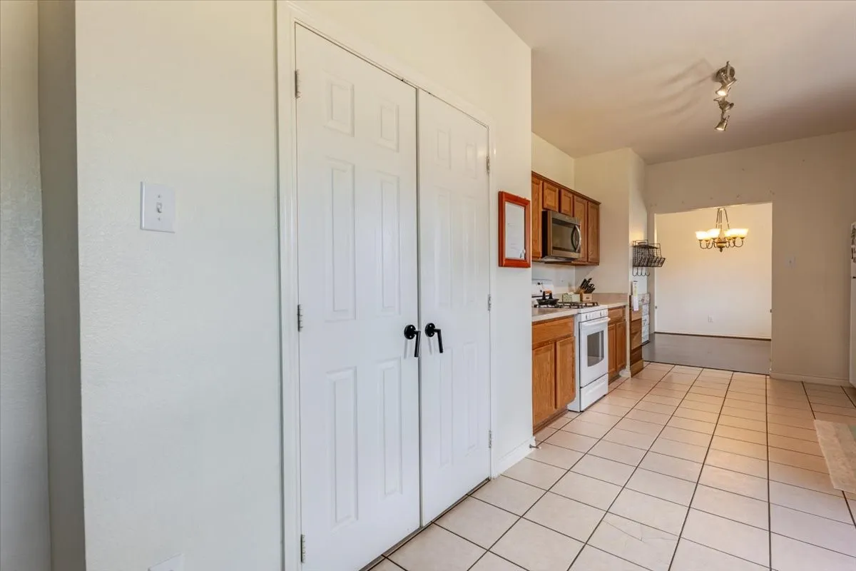 Single Family Residence For Sale in Tarrant County , 11648 Aspen Creek Drive, Fort Worth, Texas 76244, 3 Bedroom, 3 Bathroom, 2 Garage spaces, 2,025 Sqft, built in 2003, Price $345,000, mls#21329188, Real Estate Agent in Fort Worth, Homes For Sale in Tarrant county, Homes For Sale in Fort Worth, Realtor in Fort Worth Texas, Real Estate Brokerage Independent Realty Texas, Luminita Cordes Realtor
