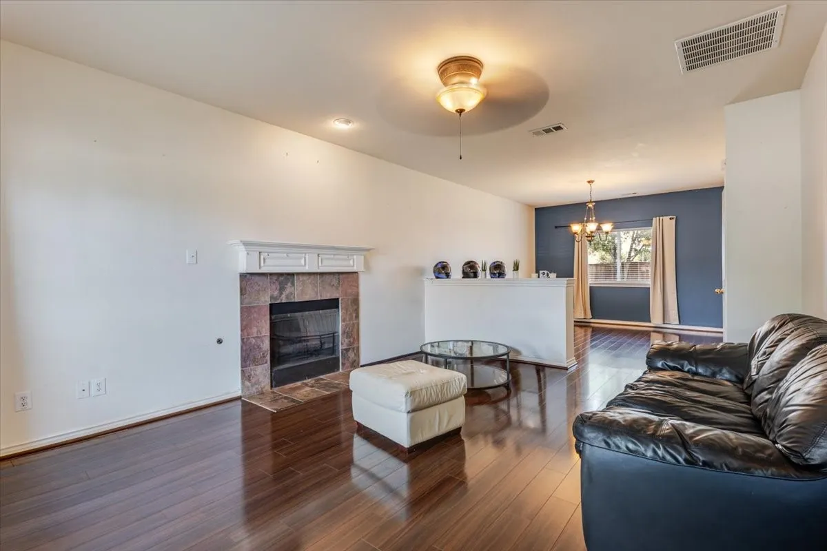 Single Family Residence For Sale in Tarrant County , 11648 Aspen Creek Drive, Fort Worth, Texas 76244, 3 Bedroom, 3 Bathroom, 2 Garage spaces, 2,025 Sqft, built in 2003, Price $345,000, mls#21329188, Real Estate Agent in Fort Worth, Homes For Sale in Tarrant county, Homes For Sale in Fort Worth, Realtor in Fort Worth Texas, Real Estate Brokerage Independent Realty Texas, Luminita Cordes Realtor