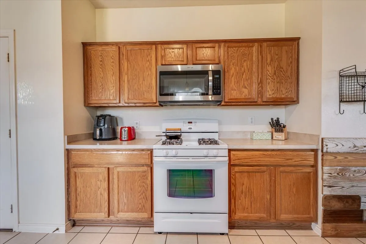 Single Family Residence For Sale in Tarrant County , 11648 Aspen Creek Drive, Fort Worth, Texas 76244, 3 Bedroom, 3 Bathroom, 2 Garage spaces, 2,025 Sqft, built in 2003, Price $345,000, mls#21329188, Real Estate Agent in Fort Worth, Homes For Sale in Tarrant county, Homes For Sale in Fort Worth, Realtor in Fort Worth Texas, Real Estate Brokerage Independent Realty Texas, Luminita Cordes Realtor