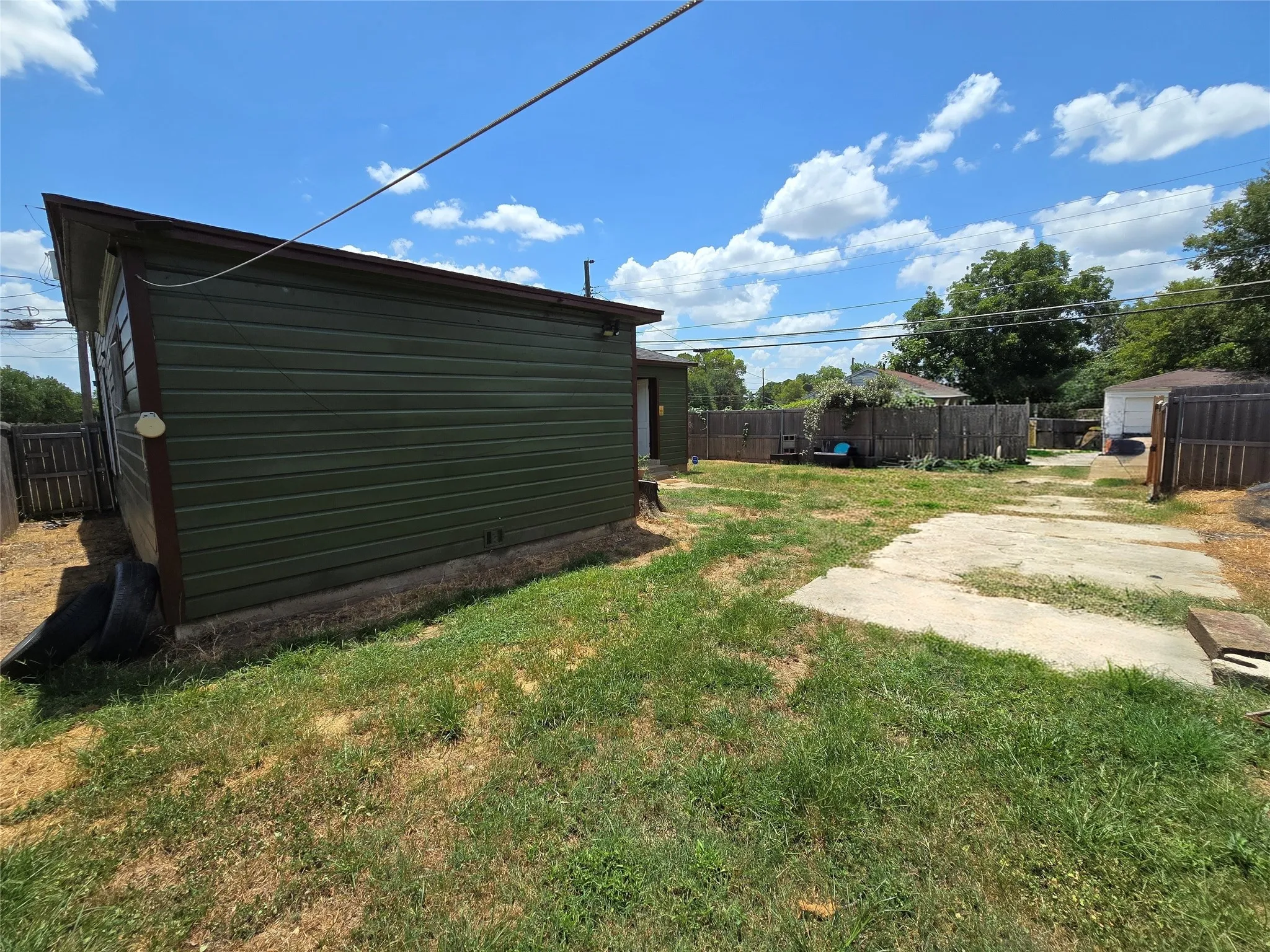 Single Family Residence For Sale in Dallas County , 3103 Elsie Faye Heggins Street, Dallas, Texas 75215, 3 Bedroom, 1 Bathroom, Garage spaces, 1,215 Sqft, built in 1951, mls#21328893, Real Estate Agent in Dallas, Homes For Sale in Dallas county, Homes For Sale in Dallas, Realtor in Dallas Texas, Real Estate Brokerage Independent Realty Texas, Luminita Cordes Realtor
