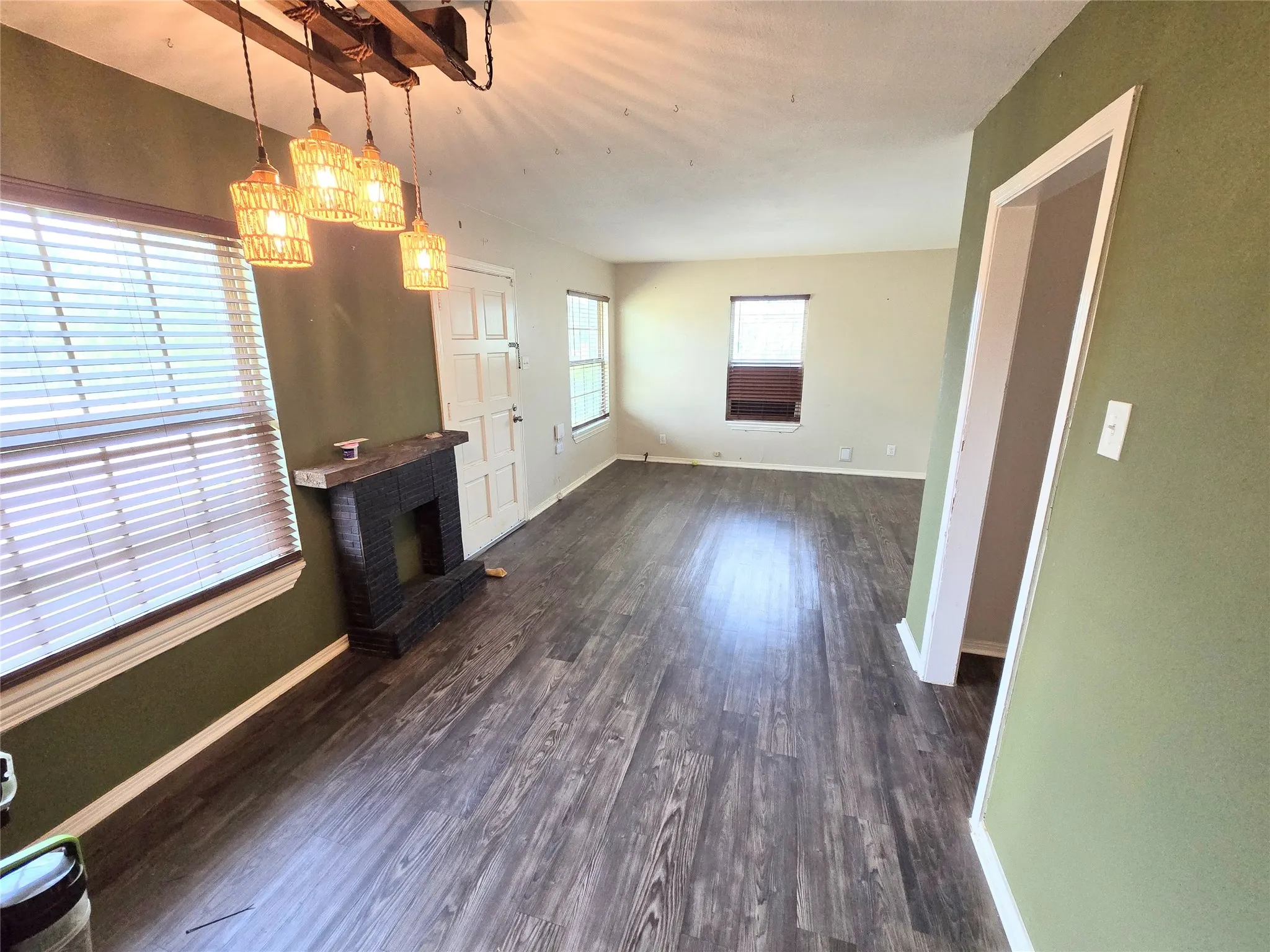 Single Family Residence For Sale in Dallas County , 3103 Elsie Faye Heggins Street, Dallas, Texas 75215, 3 Bedroom, 1 Bathroom, Garage spaces, 1,215 Sqft, built in 1951, mls#21328893, Real Estate Agent in Dallas, Homes For Sale in Dallas county, Homes For Sale in Dallas, Realtor in Dallas Texas, Real Estate Brokerage Independent Realty Texas, Luminita Cordes Realtor