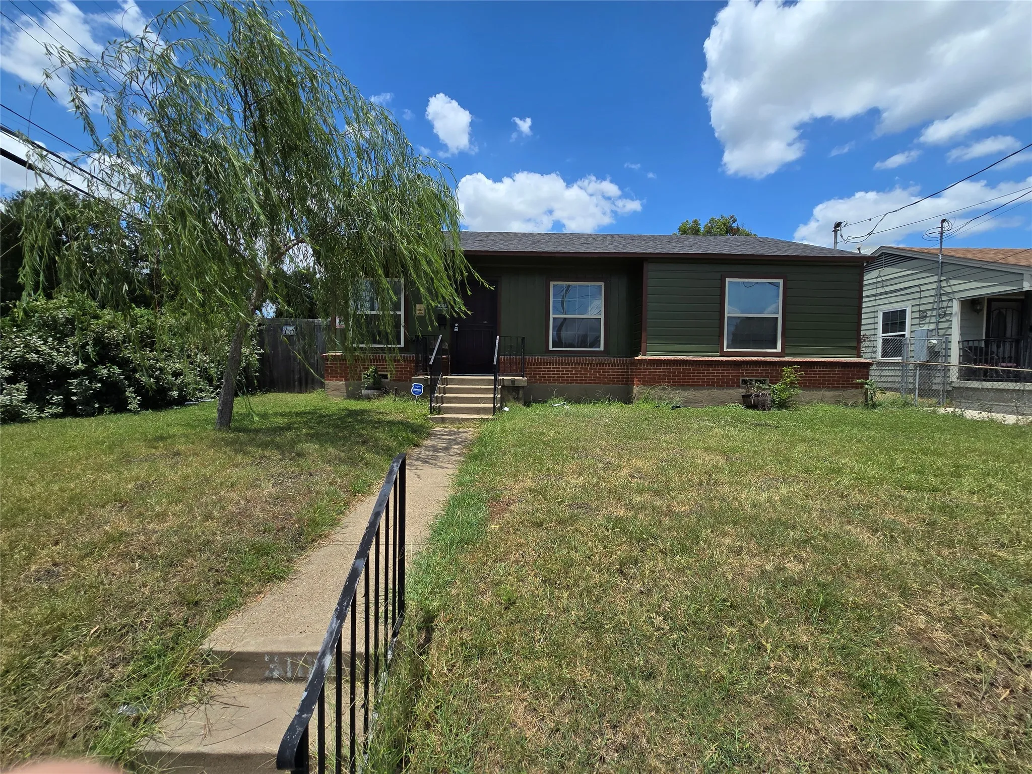 Single Family Residence For Sale in Dallas County , 3103 Elsie Faye Heggins Street, Dallas, Texas 75215, 3 Bedroom, 1 Bathroom, Garage spaces, 1,215 Sqft, built in 1951, mls#21328893, Real Estate Agent in Dallas, Homes For Sale in Dallas county, Homes For Sale in Dallas, Realtor in Dallas Texas, Real Estate Brokerage Independent Realty Texas, Luminita Cordes Realtor