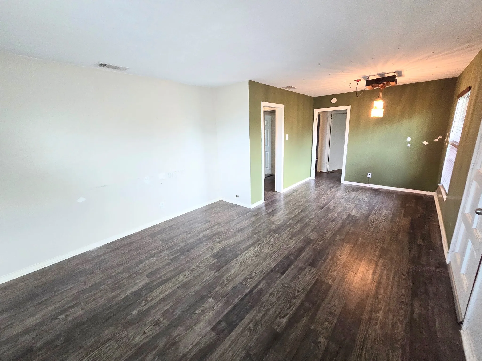 Single Family Residence For Sale in Dallas County , 3103 Elsie Faye Heggins Street, Dallas, Texas 75215, 3 Bedroom, 1 Bathroom, Garage spaces, 1,215 Sqft, built in 1951, mls#21328893, Real Estate Agent in Dallas, Homes For Sale in Dallas county, Homes For Sale in Dallas, Realtor in Dallas Texas, Real Estate Brokerage Independent Realty Texas, Luminita Cordes Realtor