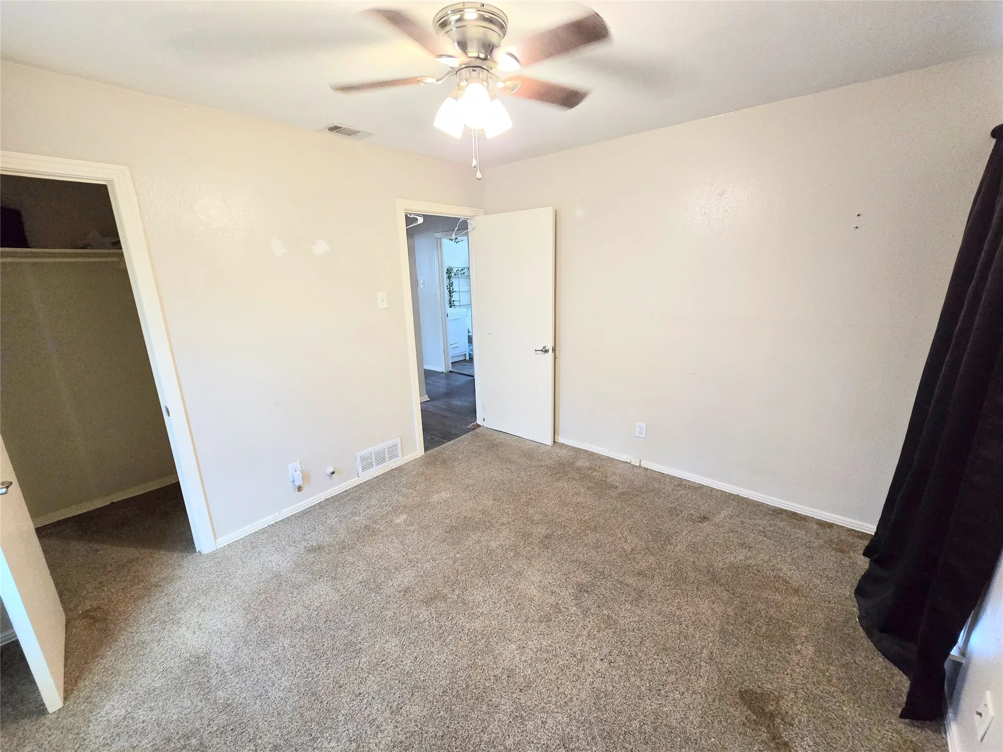 Single Family Residence For Sale in Dallas County , 3103 Elsie Faye Heggins Street, Dallas, Texas 75215, 3 Bedroom, 1 Bathroom, Garage spaces, 1,215 Sqft, built in 1951, mls#21328893, Real Estate Agent in Dallas, Homes For Sale in Dallas county, Homes For Sale in Dallas, Realtor in Dallas Texas, Real Estate Brokerage Independent Realty Texas, Luminita Cordes Realtor