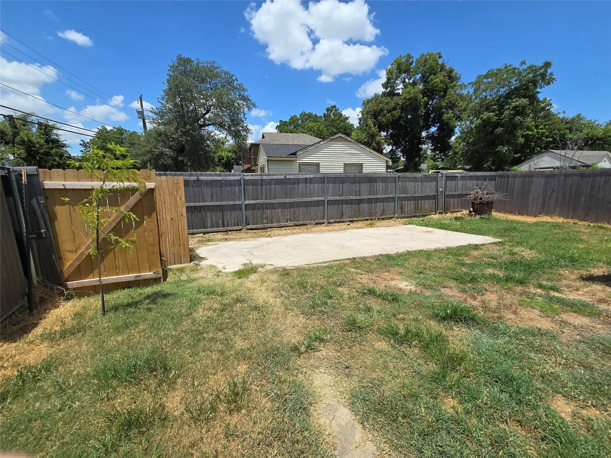 Single Family Residence For Sale in Dallas County , 3103 Elsie Faye Heggins Street, Dallas, Texas 75215, 3 Bedroom, 1 Bathroom, Garage spaces, 1,215 Sqft, built in 1951, mls#21328893, Real Estate Agent in Dallas, Homes For Sale in Dallas county, Homes For Sale in Dallas, Realtor in Dallas Texas, Real Estate Brokerage Independent Realty Texas, Luminita Cordes Realtor