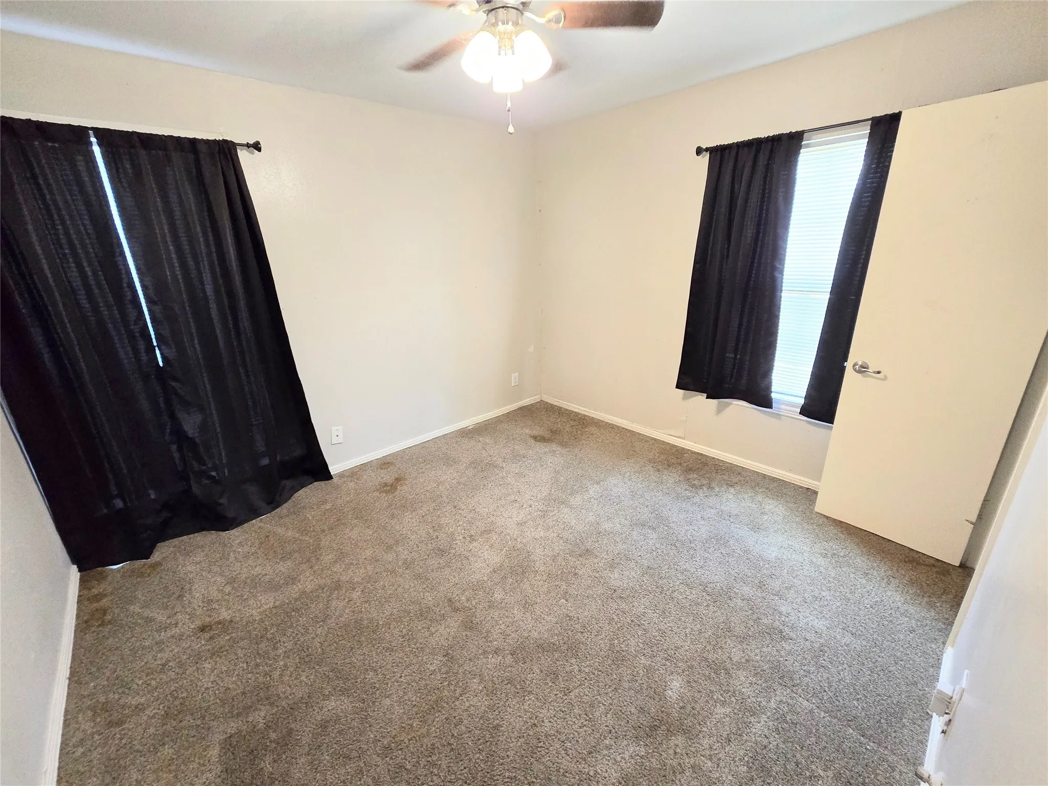 Single Family Residence For Sale in Dallas County , 3103 Elsie Faye Heggins Street, Dallas, Texas 75215, 3 Bedroom, 1 Bathroom, Garage spaces, 1,215 Sqft, built in 1951, mls#21328893, Real Estate Agent in Dallas, Homes For Sale in Dallas county, Homes For Sale in Dallas, Realtor in Dallas Texas, Real Estate Brokerage Independent Realty Texas, Luminita Cordes Realtor