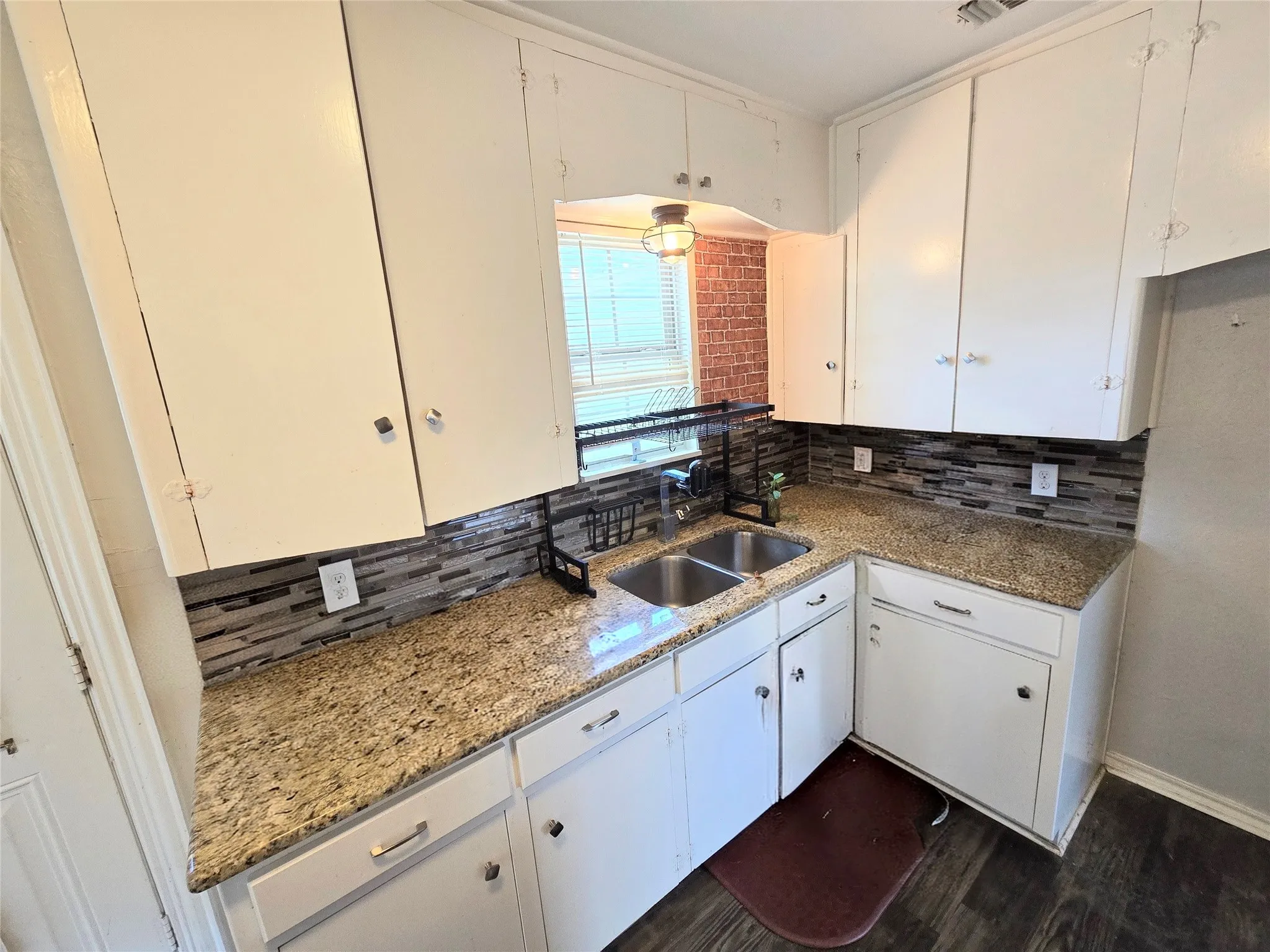 Single Family Residence For Sale in Dallas County , 3103 Elsie Faye Heggins Street, Dallas, Texas 75215, 3 Bedroom, 1 Bathroom, Garage spaces, 1,215 Sqft, built in 1951, mls#21328893, Real Estate Agent in Dallas, Homes For Sale in Dallas county, Homes For Sale in Dallas, Realtor in Dallas Texas, Real Estate Brokerage Independent Realty Texas, Luminita Cordes Realtor