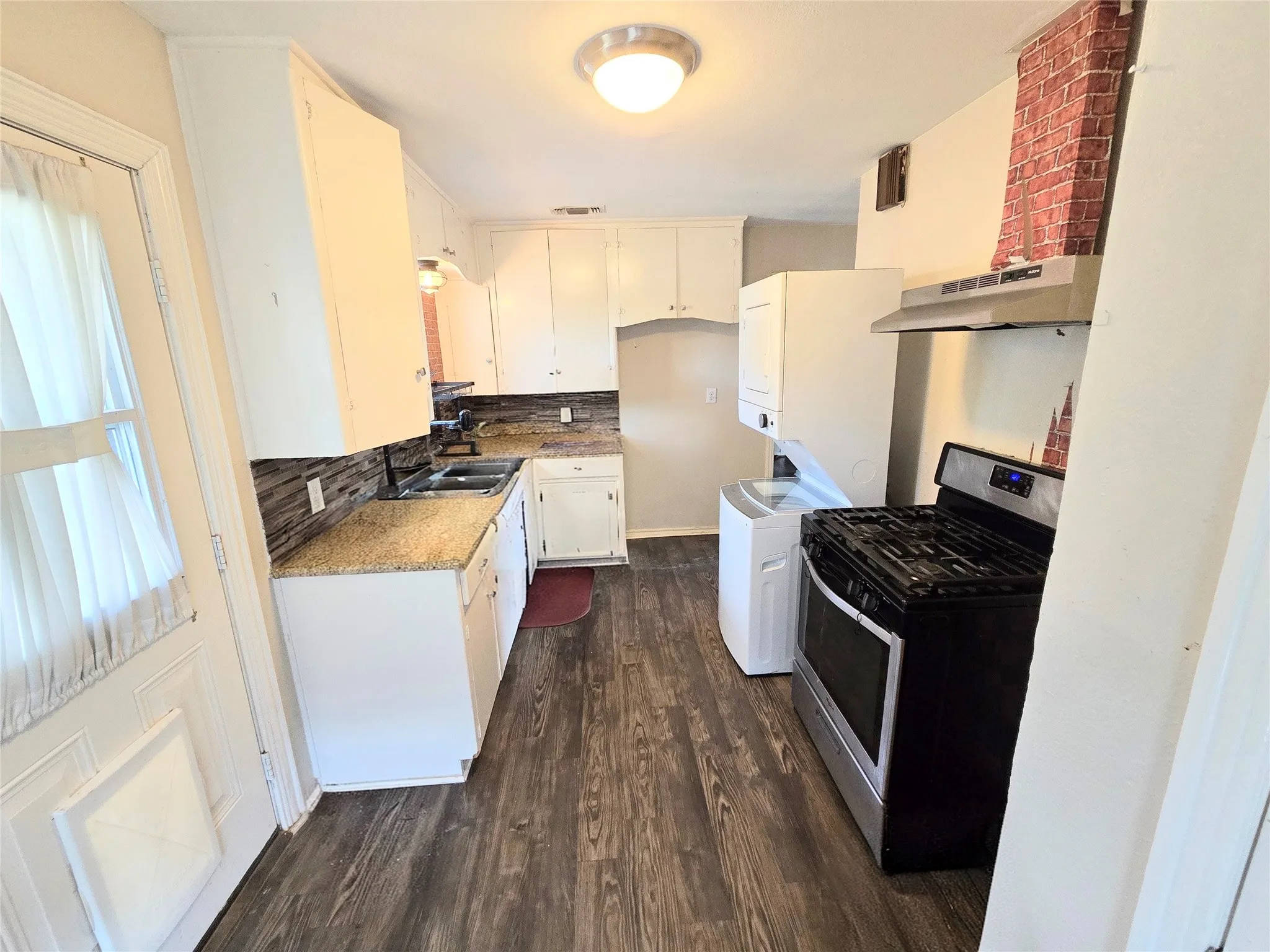 Single Family Residence For Sale in Dallas County , 3103 Elsie Faye Heggins Street, Dallas, Texas 75215, 3 Bedroom, 1 Bathroom, Garage spaces, 1,215 Sqft, built in 1951, mls#21328893, Real Estate Agent in Dallas, Homes For Sale in Dallas county, Homes For Sale in Dallas, Realtor in Dallas Texas, Real Estate Brokerage Independent Realty Texas, Luminita Cordes Realtor