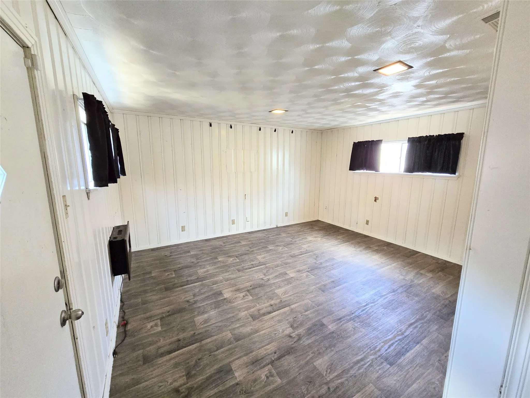 Single Family Residence For Sale in Dallas County , 3103 Elsie Faye Heggins Street, Dallas, Texas 75215, 3 Bedroom, 1 Bathroom, Garage spaces, 1,215 Sqft, built in 1951, mls#21328893, Real Estate Agent in Dallas, Homes For Sale in Dallas county, Homes For Sale in Dallas, Realtor in Dallas Texas, Real Estate Brokerage Independent Realty Texas, Luminita Cordes Realtor