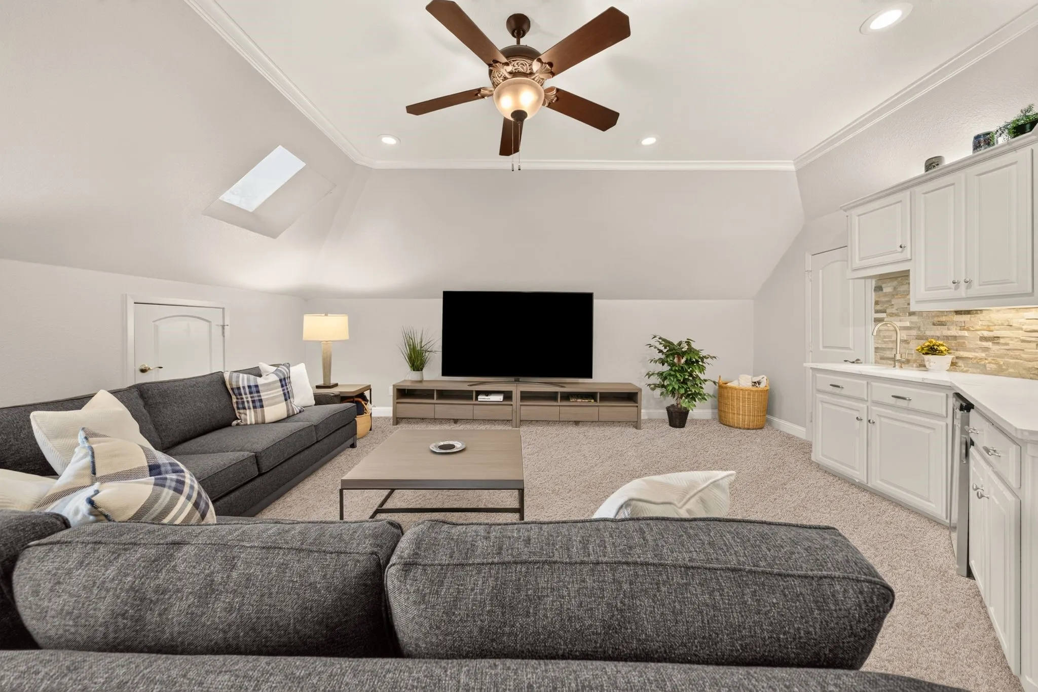 Single Family Residence For Sale in Tarrant County , 1311 Concord Avenue, Southlake, Texas 76092, 4 Bedroom, 6 Bathroom, 3 Garage spaces, 4,786 Sqft, built in 1992, mls#21328390, Real Estate Agent in Southlake, Homes For Sale in Tarrant county, Homes For Sale in Southlake, Realtor in Southlake Texas, Real Estate Brokerage Independent Realty Texas, Luminita Cordes Realtor