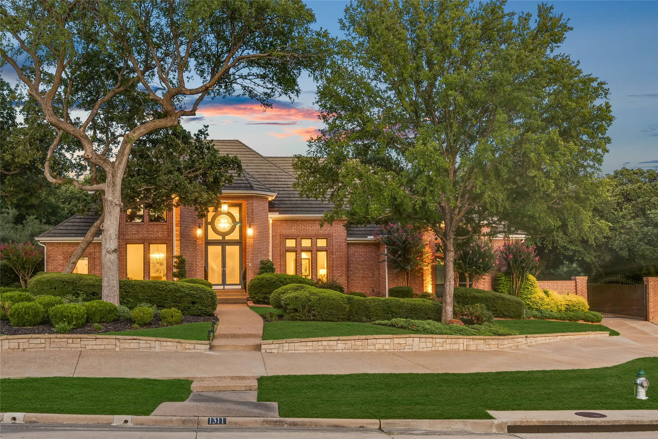 Single Family Residence For Sale in Tarrant County , 1311 Concord Avenue, Southlake, Texas 76092, 4 Bedroom, 6 Bathroom, 3 Garage spaces, 4,786 Sqft, built in 1992, mls#21328390, Real Estate Agent in Southlake, Homes For Sale in Tarrant county, Homes For Sale in Southlake, Realtor in Southlake Texas, Real Estate Brokerage Independent Realty Texas, Luminita Cordes Realtor