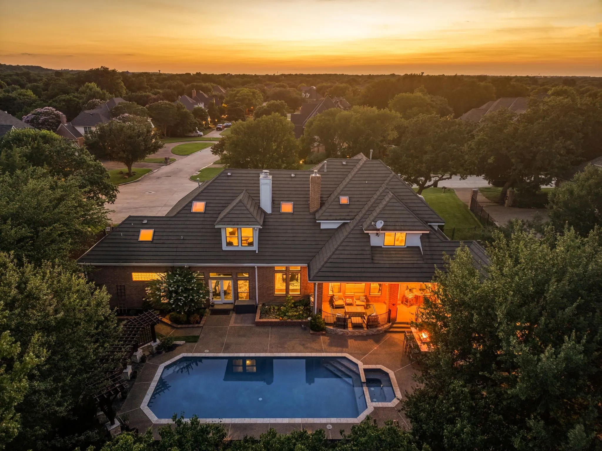 Single Family Residence For Sale in Tarrant County , 1311 Concord Avenue, Southlake, Texas 76092, 4 Bedroom, 6 Bathroom, 3 Garage spaces, 4,786 Sqft, built in 1992, mls#21328390, Real Estate Agent in Southlake, Homes For Sale in Tarrant county, Homes For Sale in Southlake, Realtor in Southlake Texas, Real Estate Brokerage Independent Realty Texas, Luminita Cordes Realtor