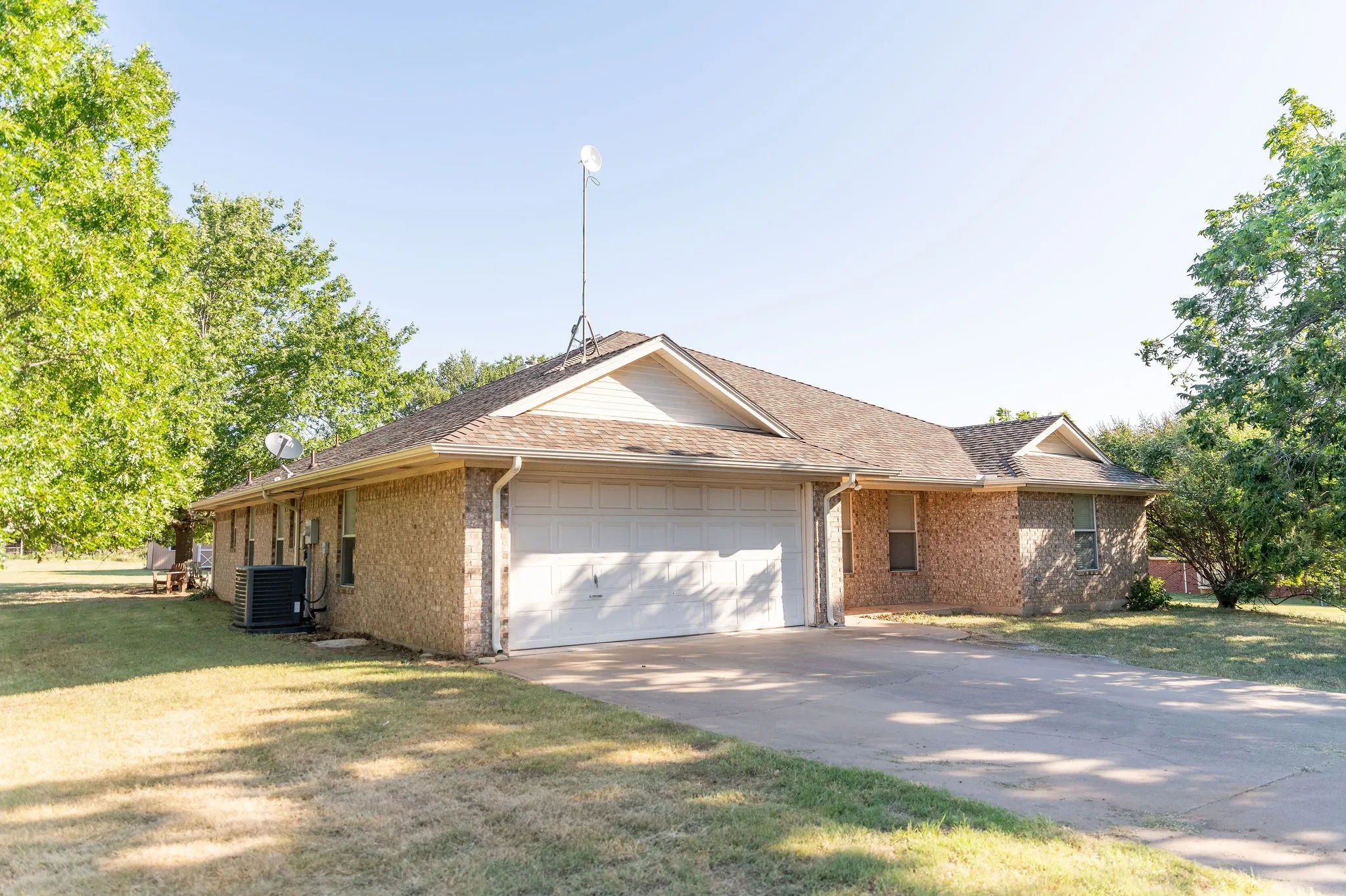 Single Family Residence For Sale in Somervell County , 1193 County Road 318, Glen Rose, Texas 76043, 4 Bedroom, 2 Bathroom, 2 Garage spaces, 1,979 Sqft, built in 2001, mls#21326655, Real Estate Agent in Glen Rose, Homes For Sale in Somervell county, Homes For Sale in Glen Rose, Realtor in Glen Rose Texas, Real Estate Brokerage Independent Realty Texas, Luminita Cordes Realtor