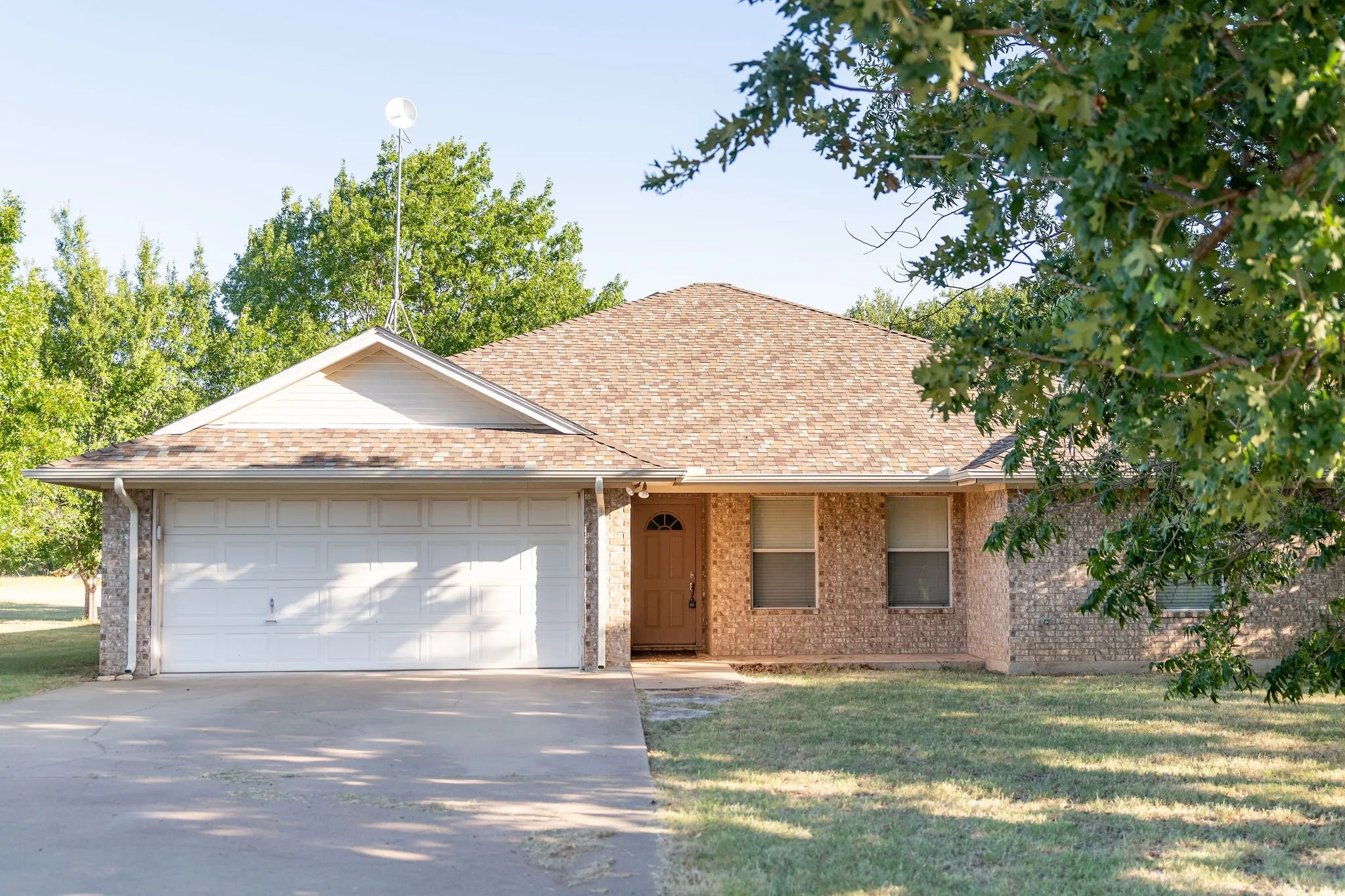 Single Family Residence For Sale in Somervell County , 1193 County Road 318, Glen Rose, Texas 76043, 4 Bedroom, 2 Bathroom, 2 Garage spaces, 1,979 Sqft, built in 2001, mls#21326655, Real Estate Agent in Glen Rose, Homes For Sale in Somervell county, Homes For Sale in Glen Rose, Realtor in Glen Rose Texas, Real Estate Brokerage Independent Realty Texas, Luminita Cordes Realtor