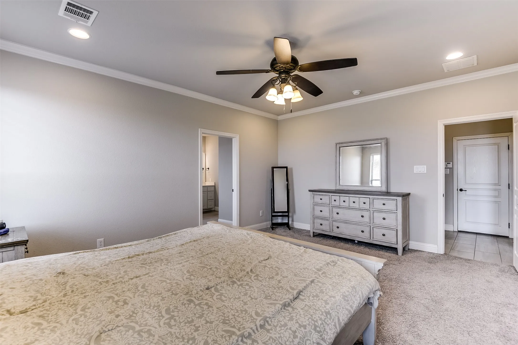 Single Family Residence For Sale in Ellis County , 201 Evening Fire Drive, Waxahachie, Texas 75167, 4 Bedroom, 2 Bathroom, 2 Garage spaces, 2,296 Sqft, built in 2019, mls#21329209, Real Estate Agent in Waxahachie, Homes For Sale in Ellis county, Homes For Sale in Waxahachie, Realtor in Waxahachie Texas, Real Estate Brokerage Independent Realty Texas, Luminita Cordes Realtor