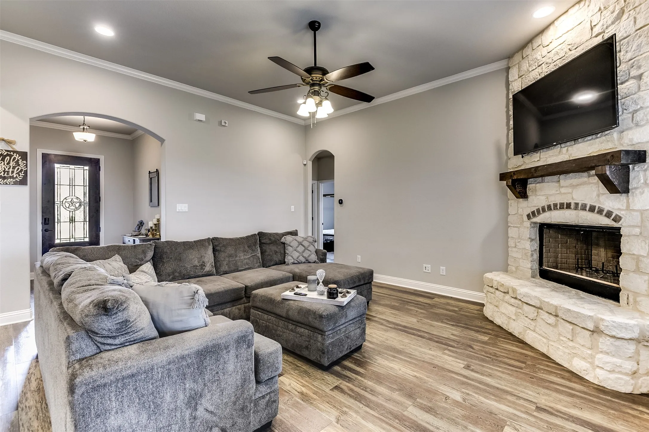Single Family Residence For Sale in Ellis County , 201 Evening Fire Drive, Waxahachie, Texas 75167, 4 Bedroom, 2 Bathroom, 2 Garage spaces, 2,296 Sqft, built in 2019, mls#21329209, Real Estate Agent in Waxahachie, Homes For Sale in Ellis county, Homes For Sale in Waxahachie, Realtor in Waxahachie Texas, Real Estate Brokerage Independent Realty Texas, Luminita Cordes Realtor
