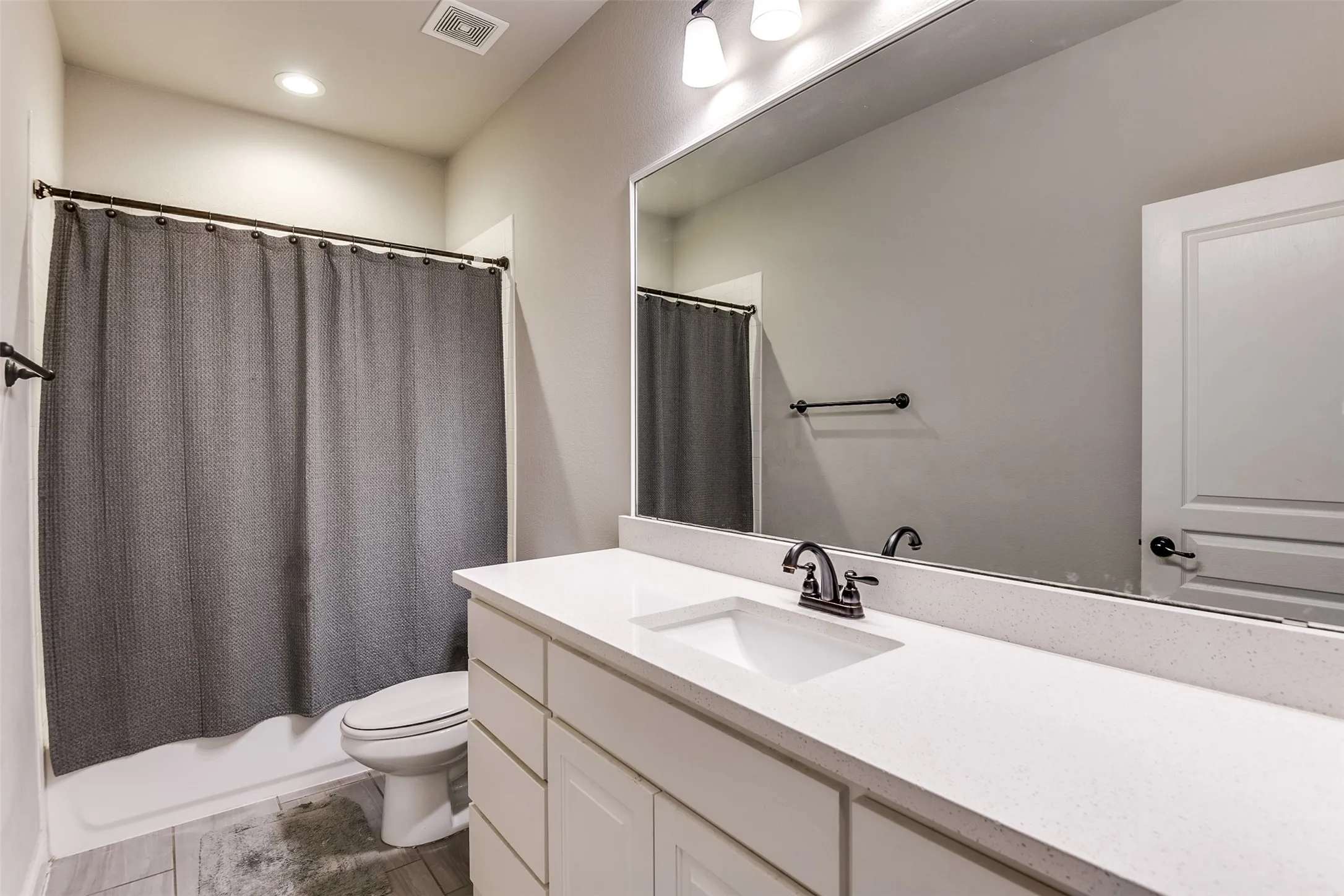Single Family Residence For Sale in Ellis County , 201 Evening Fire Drive, Waxahachie, Texas 75167, 4 Bedroom, 2 Bathroom, 2 Garage spaces, 2,296 Sqft, built in 2019, mls#21329209, Real Estate Agent in Waxahachie, Homes For Sale in Ellis county, Homes For Sale in Waxahachie, Realtor in Waxahachie Texas, Real Estate Brokerage Independent Realty Texas, Luminita Cordes Realtor