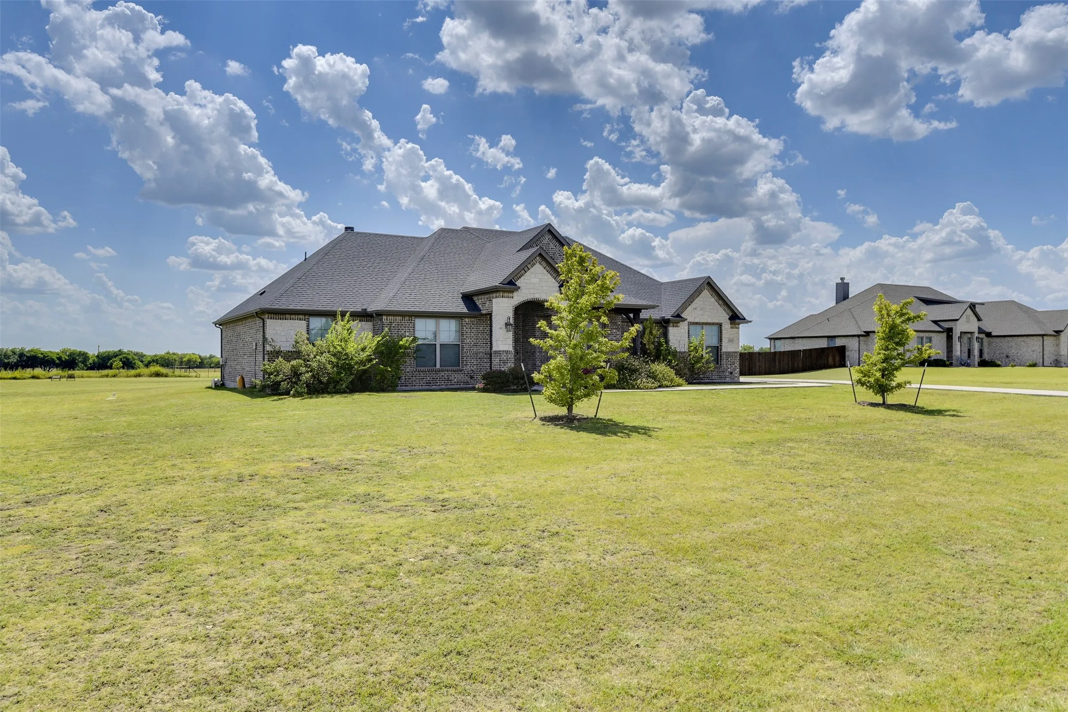 Single Family Residence For Sale in Ellis County , 201 Evening Fire Drive, Waxahachie, Texas 75167, 4 Bedroom, 2 Bathroom, 2 Garage spaces, 2,296 Sqft, built in 2019, mls#21329209, Real Estate Agent in Waxahachie, Homes For Sale in Ellis county, Homes For Sale in Waxahachie, Realtor in Waxahachie Texas, Real Estate Brokerage Independent Realty Texas, Luminita Cordes Realtor