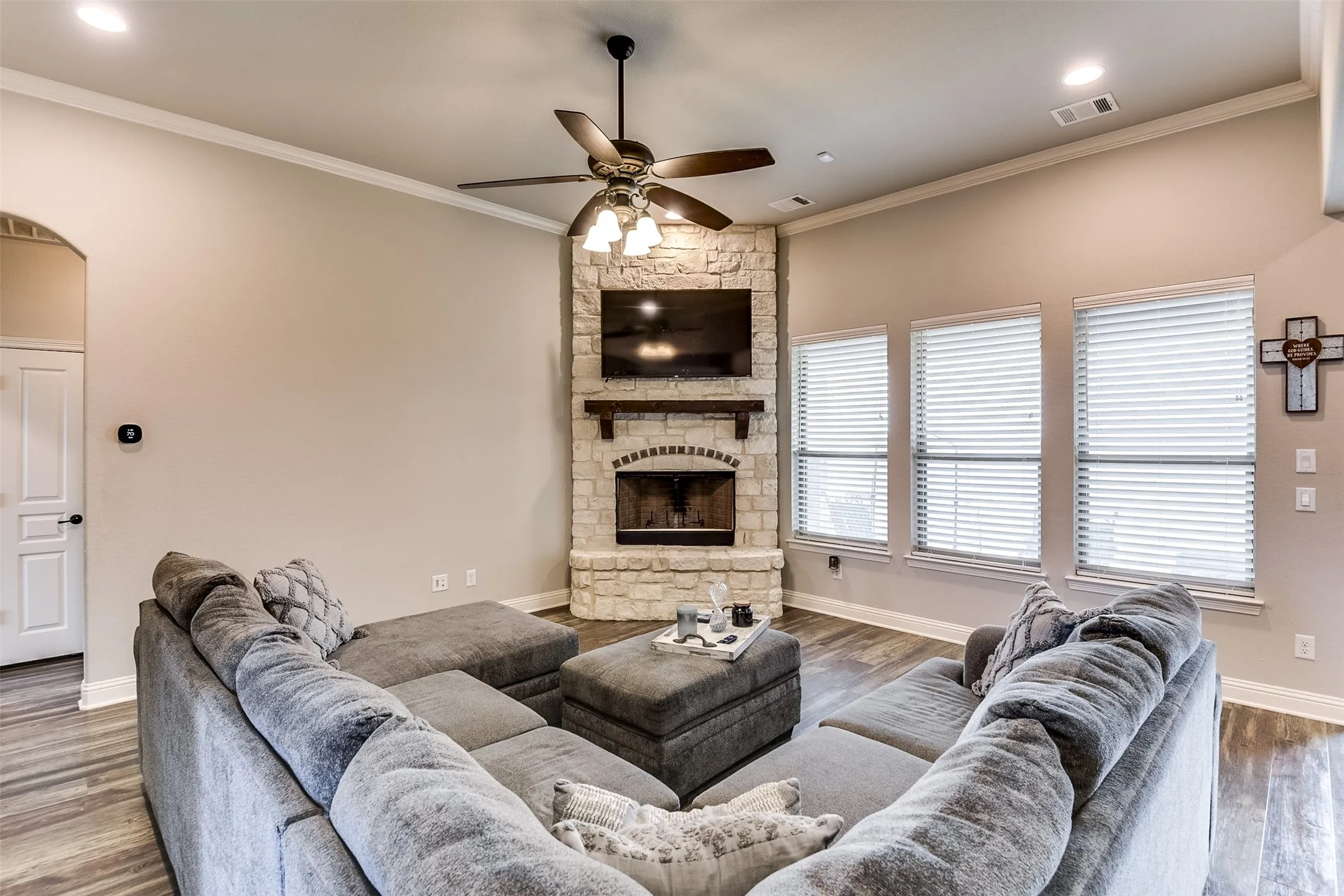 Single Family Residence For Sale in Ellis County , 201 Evening Fire Drive, Waxahachie, Texas 75167, 4 Bedroom, 2 Bathroom, 2 Garage spaces, 2,296 Sqft, built in 2019, mls#21329209, Real Estate Agent in Waxahachie, Homes For Sale in Ellis county, Homes For Sale in Waxahachie, Realtor in Waxahachie Texas, Real Estate Brokerage Independent Realty Texas, Luminita Cordes Realtor
