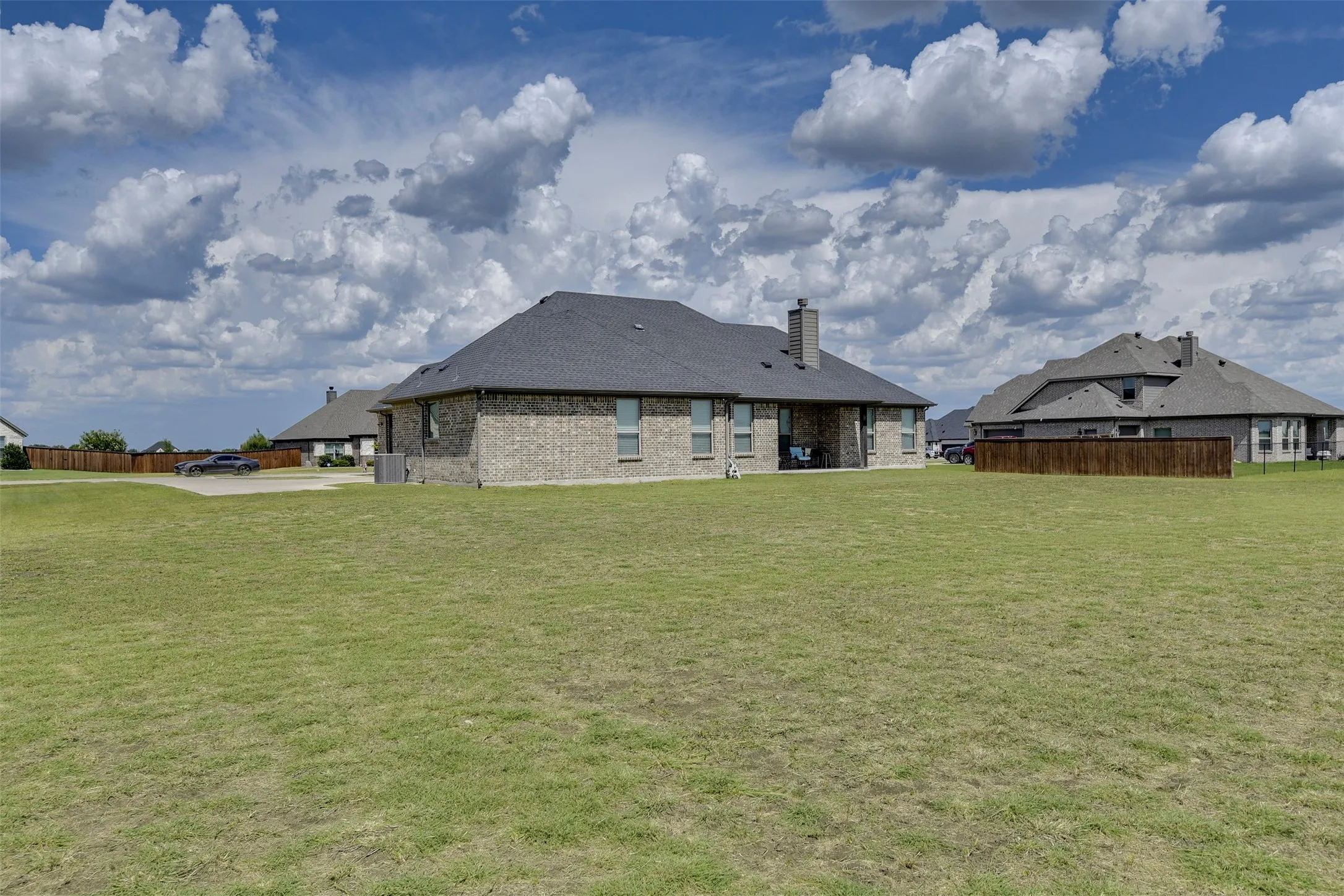 Single Family Residence For Sale in Ellis County , 201 Evening Fire Drive, Waxahachie, Texas 75167, 4 Bedroom, 2 Bathroom, 2 Garage spaces, 2,296 Sqft, built in 2019, mls#21329209, Real Estate Agent in Waxahachie, Homes For Sale in Ellis county, Homes For Sale in Waxahachie, Realtor in Waxahachie Texas, Real Estate Brokerage Independent Realty Texas, Luminita Cordes Realtor