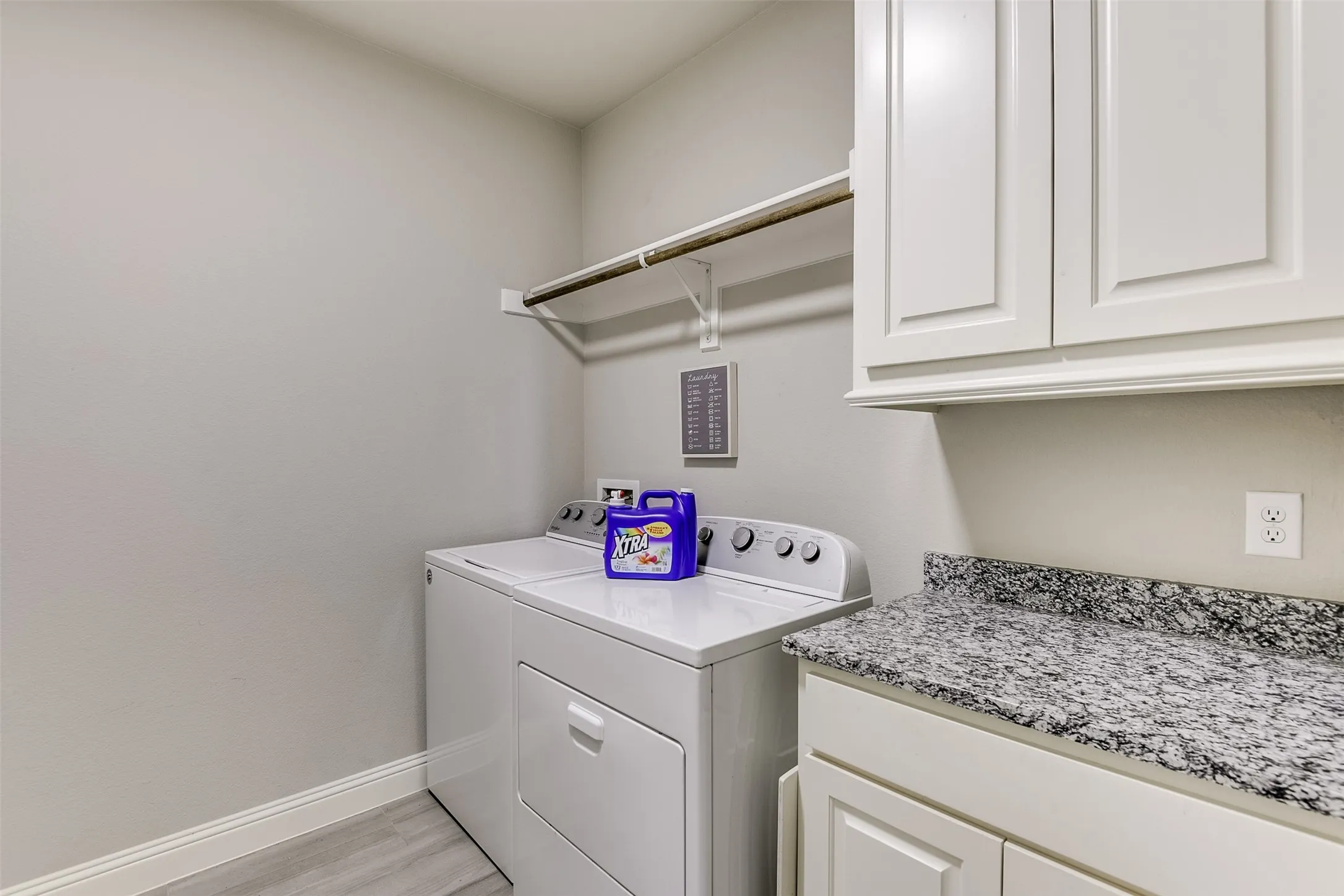 Single Family Residence For Sale in Ellis County , 201 Evening Fire Drive, Waxahachie, Texas 75167, 4 Bedroom, 2 Bathroom, 2 Garage spaces, 2,296 Sqft, built in 2019, mls#21329209, Real Estate Agent in Waxahachie, Homes For Sale in Ellis county, Homes For Sale in Waxahachie, Realtor in Waxahachie Texas, Real Estate Brokerage Independent Realty Texas, Luminita Cordes Realtor