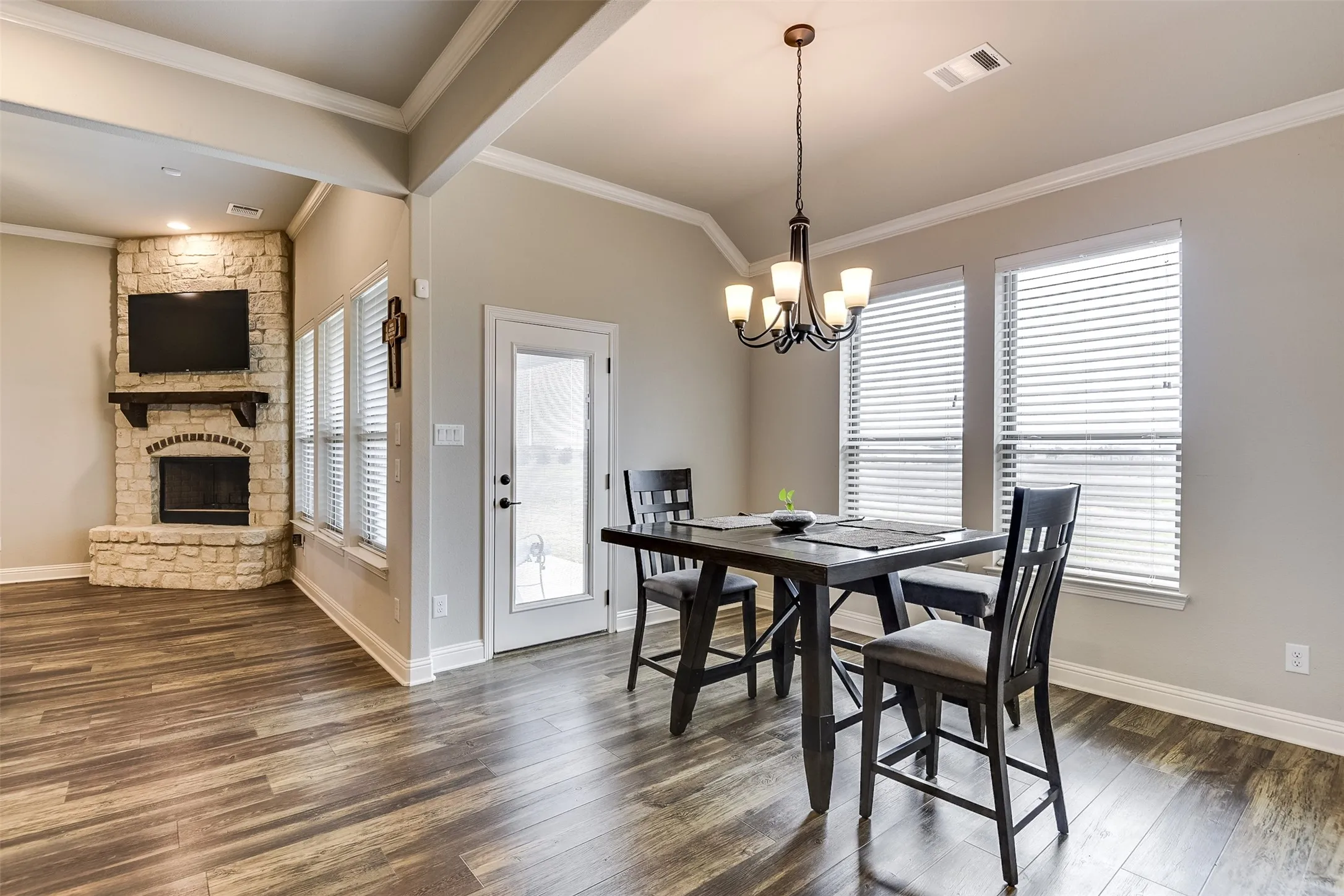 Single Family Residence For Sale in Ellis County , 201 Evening Fire Drive, Waxahachie, Texas 75167, 4 Bedroom, 2 Bathroom, 2 Garage spaces, 2,296 Sqft, built in 2019, mls#21329209, Real Estate Agent in Waxahachie, Homes For Sale in Ellis county, Homes For Sale in Waxahachie, Realtor in Waxahachie Texas, Real Estate Brokerage Independent Realty Texas, Luminita Cordes Realtor