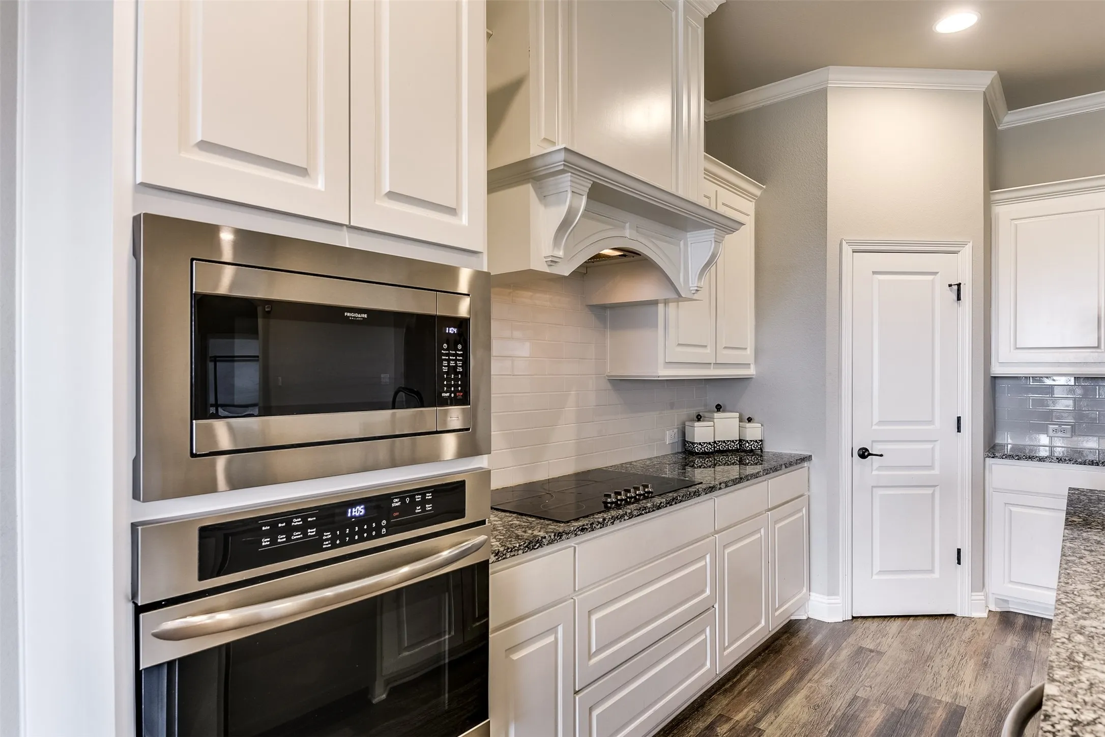 Single Family Residence For Sale in Ellis County , 201 Evening Fire Drive, Waxahachie, Texas 75167, 4 Bedroom, 2 Bathroom, 2 Garage spaces, 2,296 Sqft, built in 2019, mls#21329209, Real Estate Agent in Waxahachie, Homes For Sale in Ellis county, Homes For Sale in Waxahachie, Realtor in Waxahachie Texas, Real Estate Brokerage Independent Realty Texas, Luminita Cordes Realtor