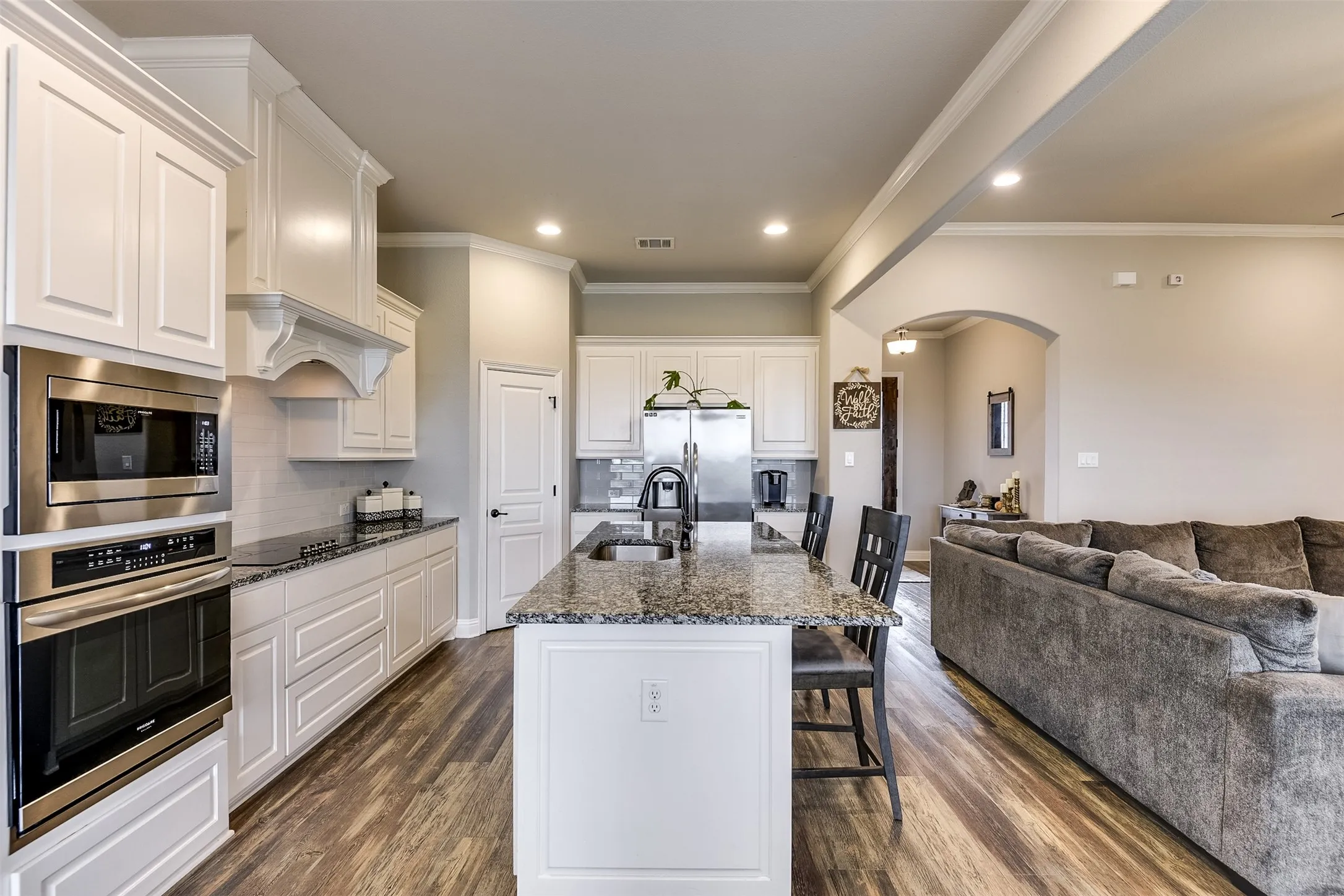 Single Family Residence For Sale in Ellis County , 201 Evening Fire Drive, Waxahachie, Texas 75167, 4 Bedroom, 2 Bathroom, 2 Garage spaces, 2,296 Sqft, built in 2019, mls#21329209, Real Estate Agent in Waxahachie, Homes For Sale in Ellis county, Homes For Sale in Waxahachie, Realtor in Waxahachie Texas, Real Estate Brokerage Independent Realty Texas, Luminita Cordes Realtor
