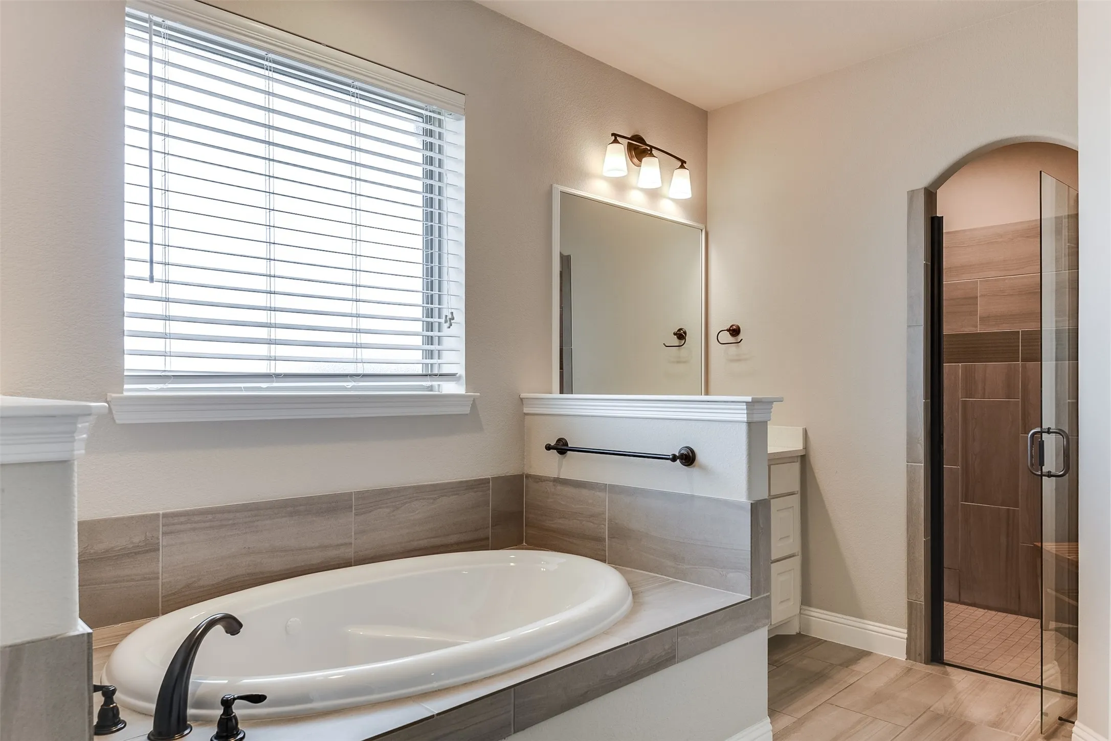 Single Family Residence For Sale in Ellis County , 201 Evening Fire Drive, Waxahachie, Texas 75167, 4 Bedroom, 2 Bathroom, 2 Garage spaces, 2,296 Sqft, built in 2019, mls#21329209, Real Estate Agent in Waxahachie, Homes For Sale in Ellis county, Homes For Sale in Waxahachie, Realtor in Waxahachie Texas, Real Estate Brokerage Independent Realty Texas, Luminita Cordes Realtor