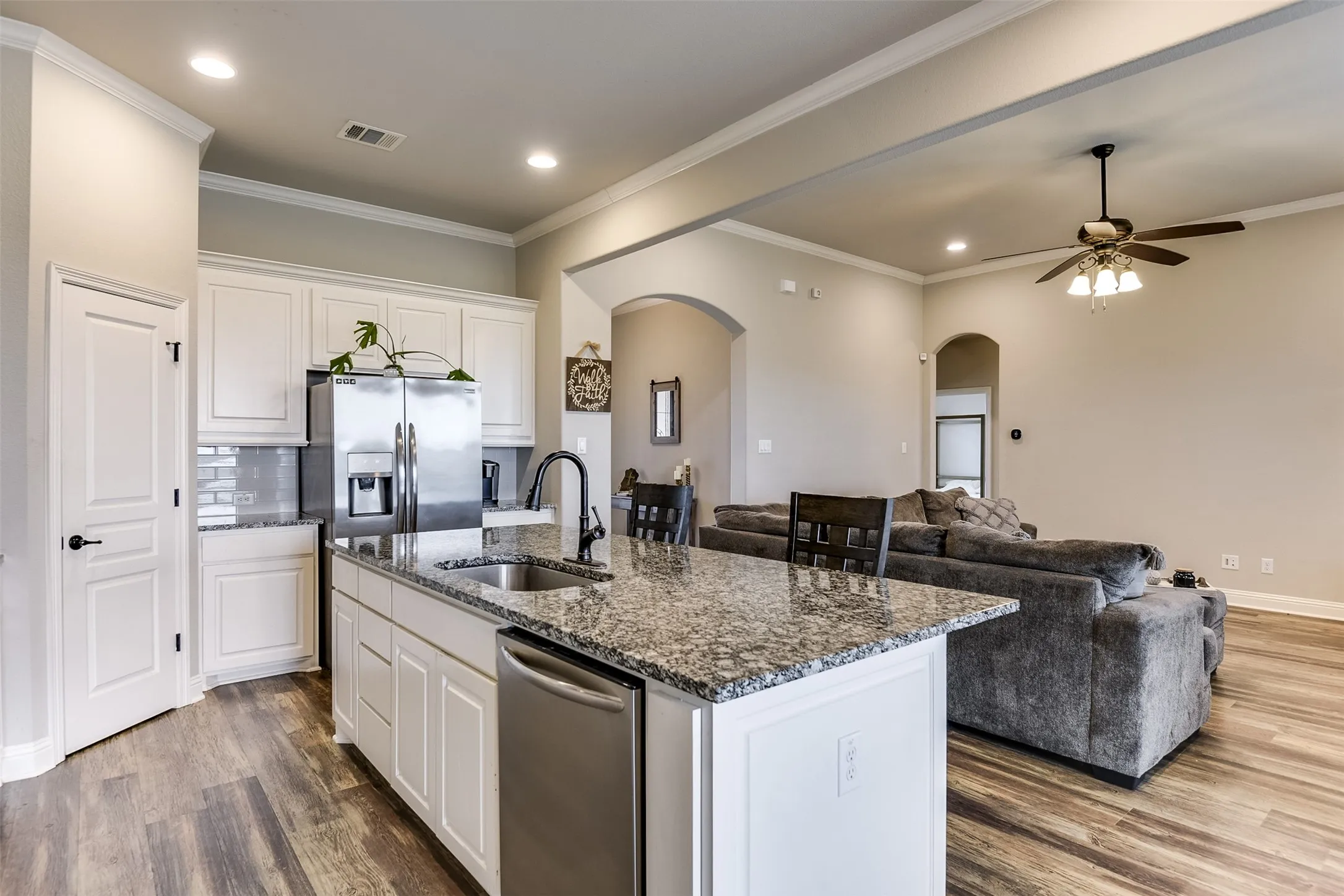 Single Family Residence For Sale in Ellis County , 201 Evening Fire Drive, Waxahachie, Texas 75167, 4 Bedroom, 2 Bathroom, 2 Garage spaces, 2,296 Sqft, built in 2019, mls#21329209, Real Estate Agent in Waxahachie, Homes For Sale in Ellis county, Homes For Sale in Waxahachie, Realtor in Waxahachie Texas, Real Estate Brokerage Independent Realty Texas, Luminita Cordes Realtor