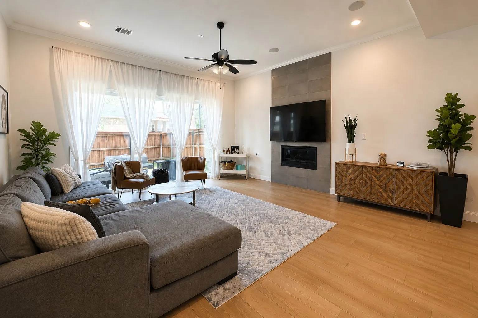 Single Family Residence For Sale in Dallas County , 1811 Lande Street, Farmers Branch, Texas 75234, 4 Bedroom, 3 Bathroom, 2 Garage spaces, 2,293 Sqft, built in 2021, mls#21328974, Real Estate Agent in Farmers Branch, Homes For Sale in Dallas county, Homes For Sale in Farmers Branch, Realtor in Farmers Branch Texas, Real Estate Brokerage Independent Realty Texas, Luminita Cordes Realtor