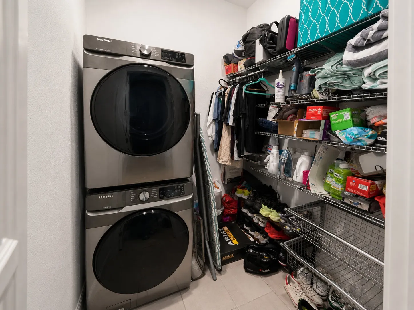 Single Family Residence For Sale in Dallas County , 1811 Lande Street, Farmers Branch, Texas 75234, 4 Bedroom, 3 Bathroom, 2 Garage spaces, 2,293 Sqft, built in 2021, mls#21328974, Real Estate Agent in Farmers Branch, Homes For Sale in Dallas county, Homes For Sale in Farmers Branch, Realtor in Farmers Branch Texas, Real Estate Brokerage Independent Realty Texas, Luminita Cordes Realtor