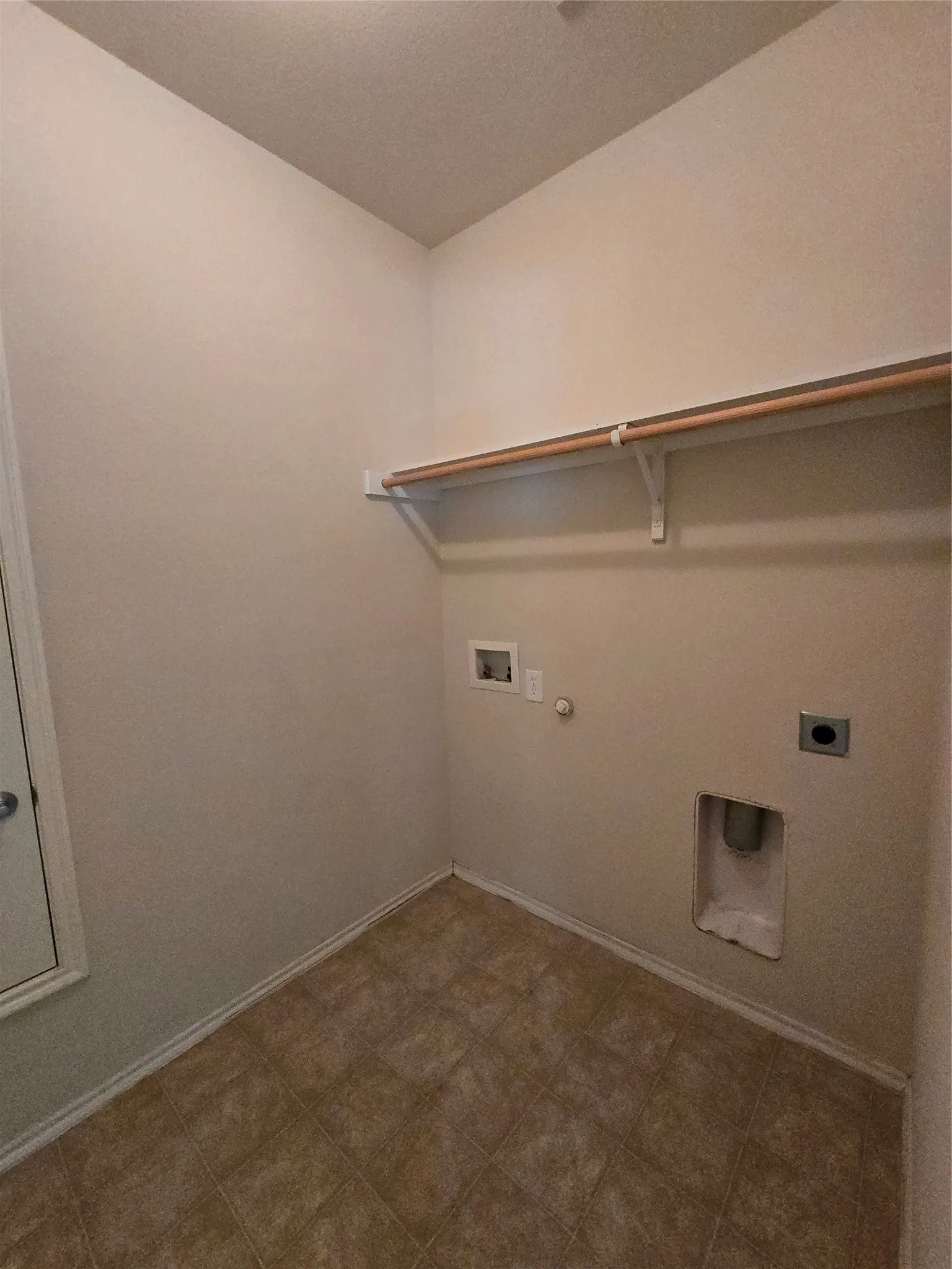 Single Family Residence For Rent in Collin County , 2410 Parkview Drive, Anna, Texas 75409, 3 Bedroom, 2 Bathroom, 2 Garage spaces, 1,735 Sqft, built in 2006, Price $1,950, mls#21329215, Real Estate Agent in Anna, Homes For Rent in Collin county, Homes For Rent in Anna, Realtor in Anna Texas, Real Estate Brokerage Independent Realty Texas, Luminita Cordes Realtor