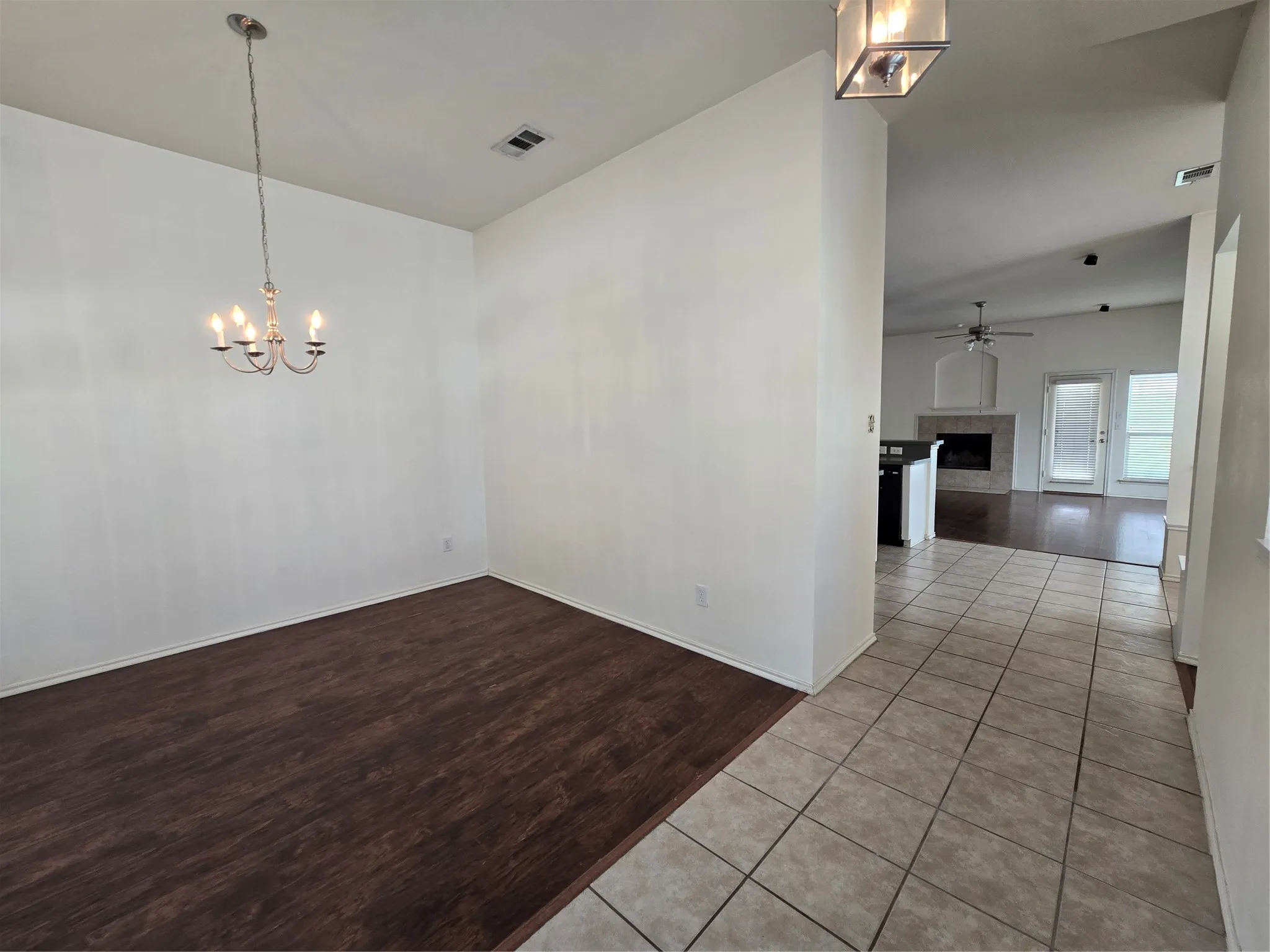 Single Family Residence For Rent in Collin County , 2410 Parkview Drive, Anna, Texas 75409, 3 Bedroom, 2 Bathroom, 2 Garage spaces, 1,735 Sqft, built in 2006, Price $1,950, mls#21329215, Real Estate Agent in Anna, Homes For Rent in Collin county, Homes For Rent in Anna, Realtor in Anna Texas, Real Estate Brokerage Independent Realty Texas, Luminita Cordes Realtor