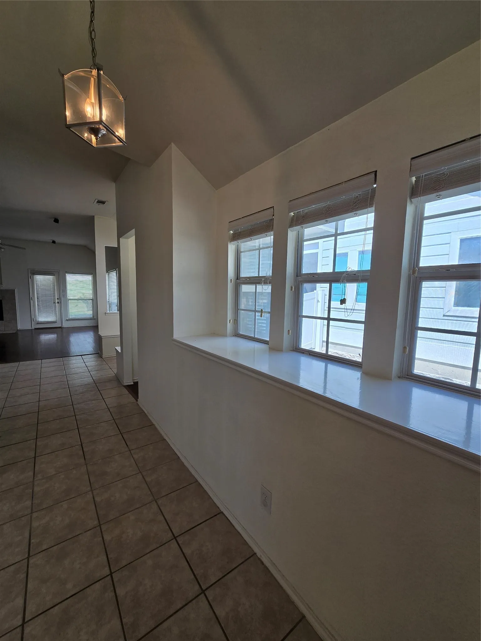 Single Family Residence For Rent in Collin County , 2410 Parkview Drive, Anna, Texas 75409, 3 Bedroom, 2 Bathroom, 2 Garage spaces, 1,735 Sqft, built in 2006, Price $1,950, mls#21329215, Real Estate Agent in Anna, Homes For Rent in Collin county, Homes For Rent in Anna, Realtor in Anna Texas, Real Estate Brokerage Independent Realty Texas, Luminita Cordes Realtor