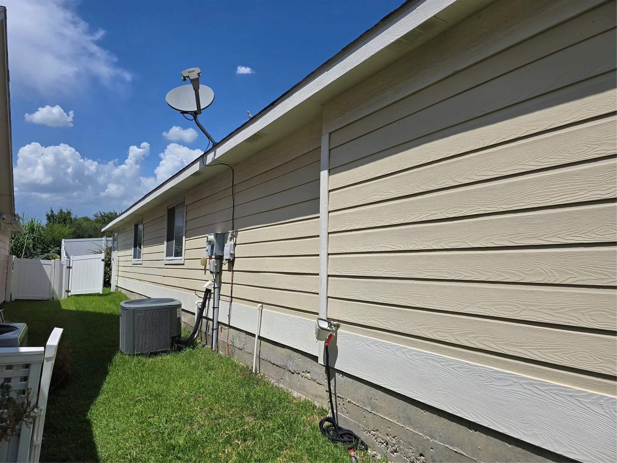 Single Family Residence For Rent in Collin County , 2410 Parkview Drive, Anna, Texas 75409, 3 Bedroom, 2 Bathroom, 2 Garage spaces, 1,735 Sqft, built in 2006, Price $1,950, mls#21329215, Real Estate Agent in Anna, Homes For Rent in Collin county, Homes For Rent in Anna, Realtor in Anna Texas, Real Estate Brokerage Independent Realty Texas, Luminita Cordes Realtor