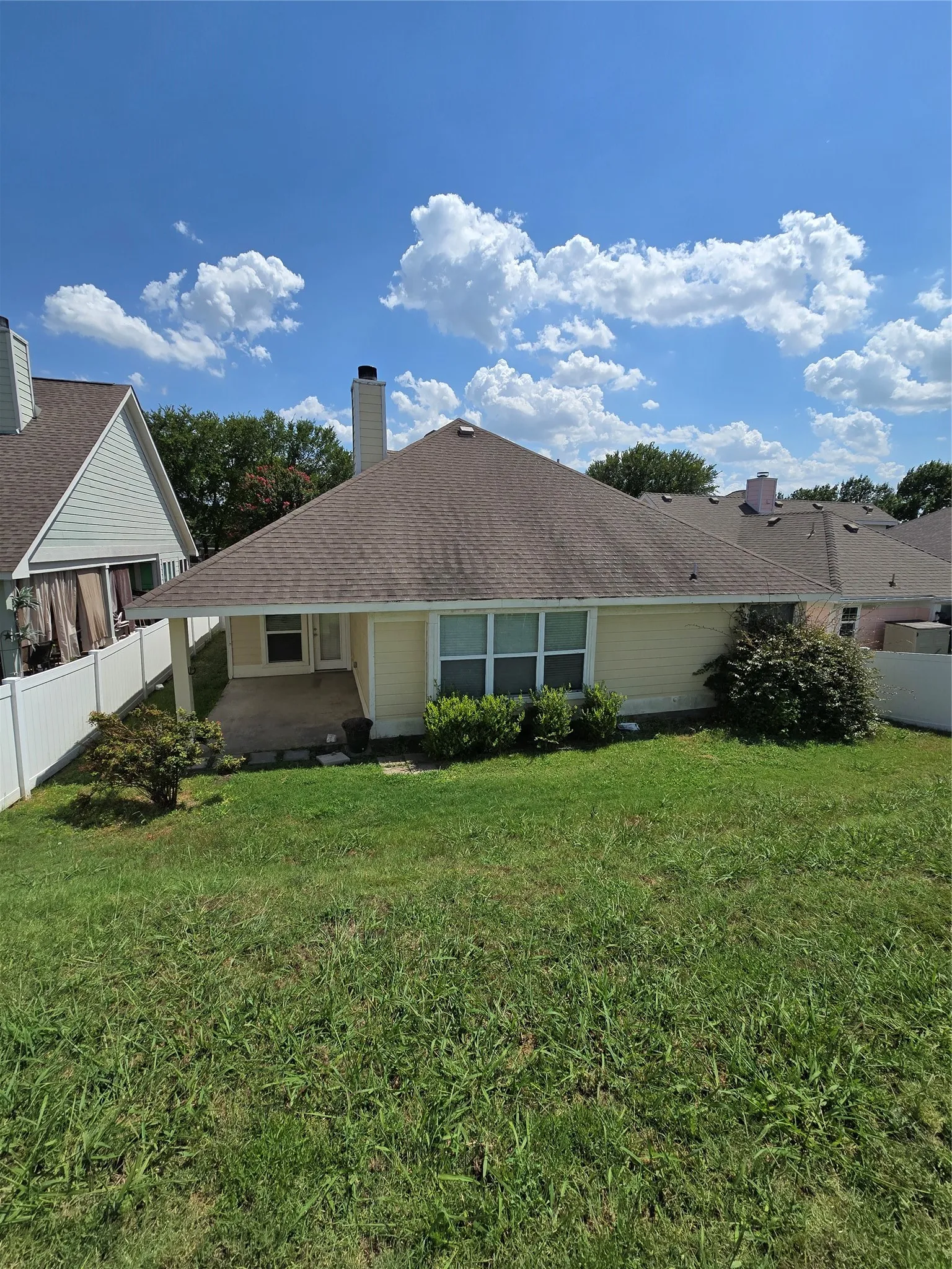 Single Family Residence For Rent in Collin County , 2410 Parkview Drive, Anna, Texas 75409, 3 Bedroom, 2 Bathroom, 2 Garage spaces, 1,735 Sqft, built in 2006, Price $1,950, mls#21329215, Real Estate Agent in Anna, Homes For Rent in Collin county, Homes For Rent in Anna, Realtor in Anna Texas, Real Estate Brokerage Independent Realty Texas, Luminita Cordes Realtor