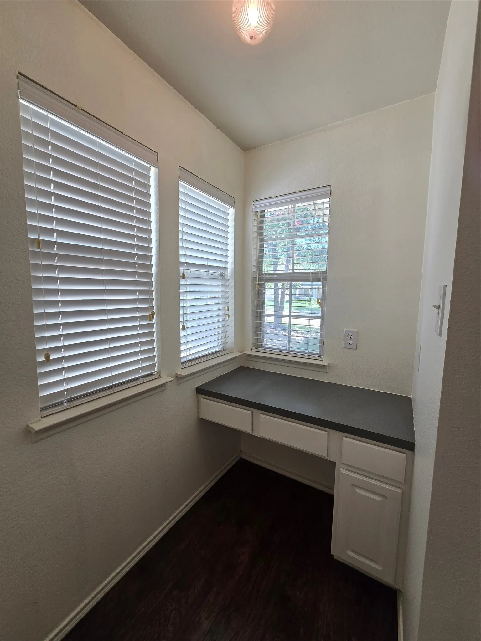 Single Family Residence For Rent in Collin County , 2410 Parkview Drive, Anna, Texas 75409, 3 Bedroom, 2 Bathroom, 2 Garage spaces, 1,735 Sqft, built in 2006, Price $1,950, mls#21329215, Real Estate Agent in Anna, Homes For Rent in Collin county, Homes For Rent in Anna, Realtor in Anna Texas, Real Estate Brokerage Independent Realty Texas, Luminita Cordes Realtor
