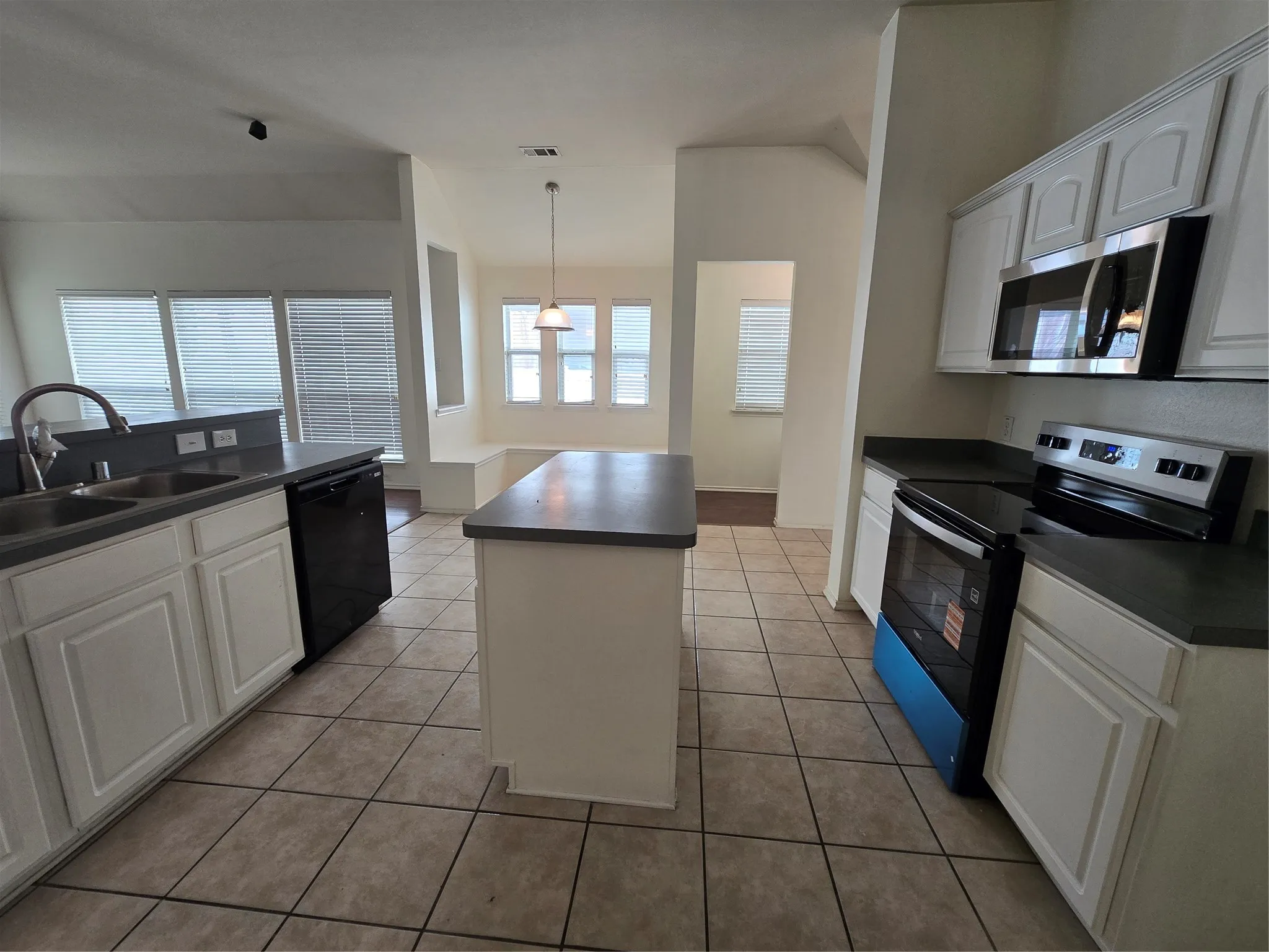Single Family Residence For Rent in Collin County , 2410 Parkview Drive, Anna, Texas 75409, 3 Bedroom, 2 Bathroom, 2 Garage spaces, 1,735 Sqft, built in 2006, Price $1,950, mls#21329215, Real Estate Agent in Anna, Homes For Rent in Collin county, Homes For Rent in Anna, Realtor in Anna Texas, Real Estate Brokerage Independent Realty Texas, Luminita Cordes Realtor