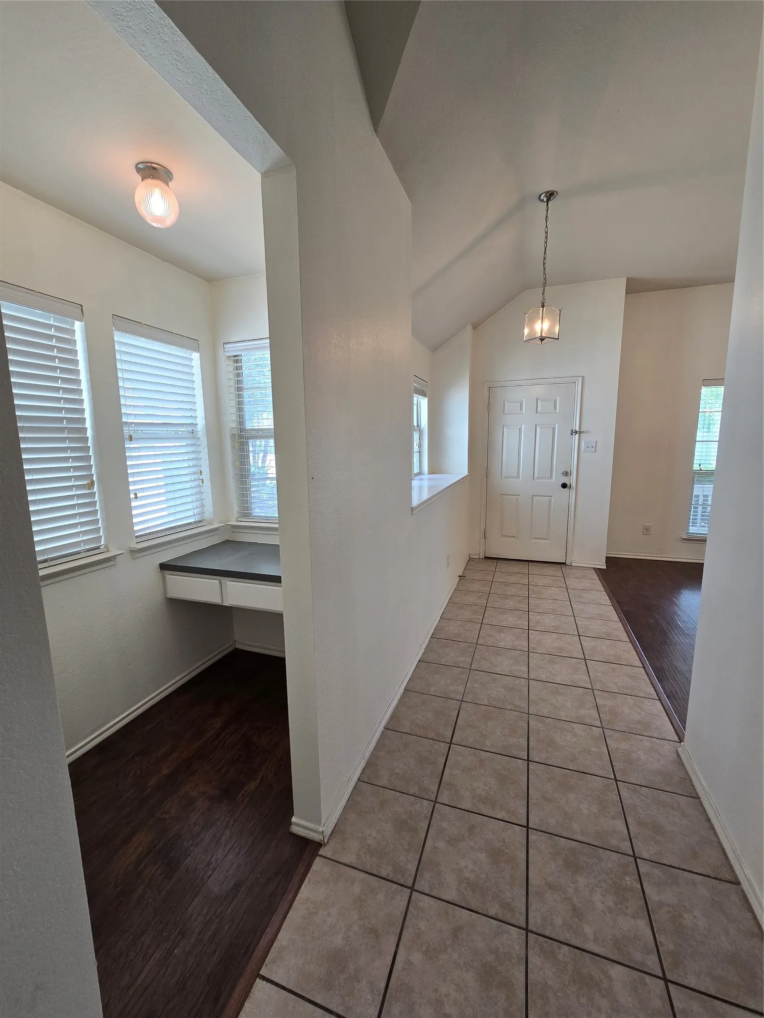 Single Family Residence For Rent in Collin County , 2410 Parkview Drive, Anna, Texas 75409, 3 Bedroom, 2 Bathroom, 2 Garage spaces, 1,735 Sqft, built in 2006, Price $1,950, mls#21329215, Real Estate Agent in Anna, Homes For Rent in Collin county, Homes For Rent in Anna, Realtor in Anna Texas, Real Estate Brokerage Independent Realty Texas, Luminita Cordes Realtor