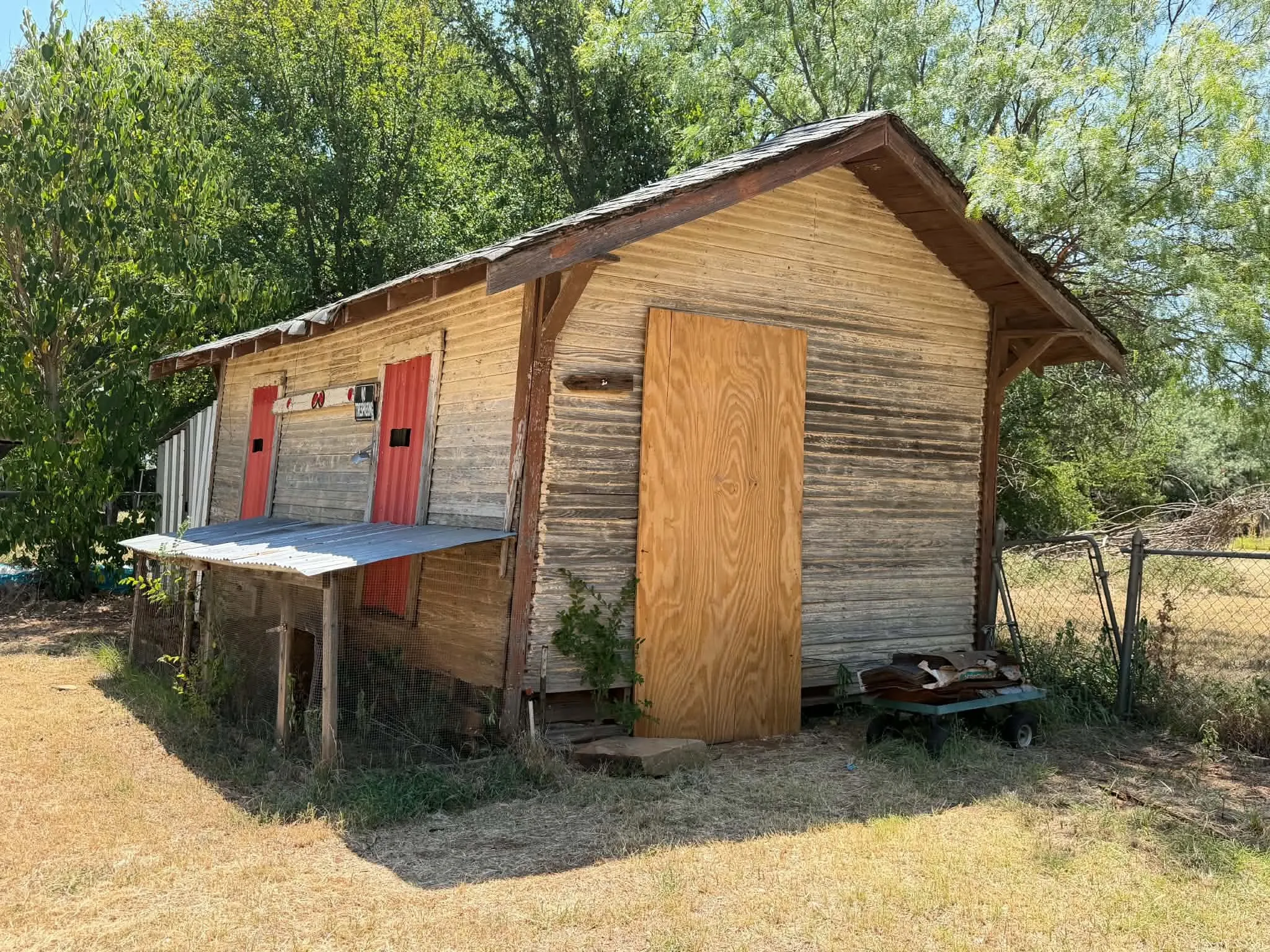 Single Family Residence For Sale in Young County , 706 Ribble Road, Graham, Texas 76450, 2 Bedrooms, 1 Bathroom, Garage spaces, 874 Sqft, built in 1955, Price $75,000, mls#21328279, Real Estate Agent in Graham, Homes For Sale in Young county, Homes For Sale in Graham, Realtor in Graham Texas, Real Estate Brokerage Independent Realty Texas, Luminita Cordes Realtor