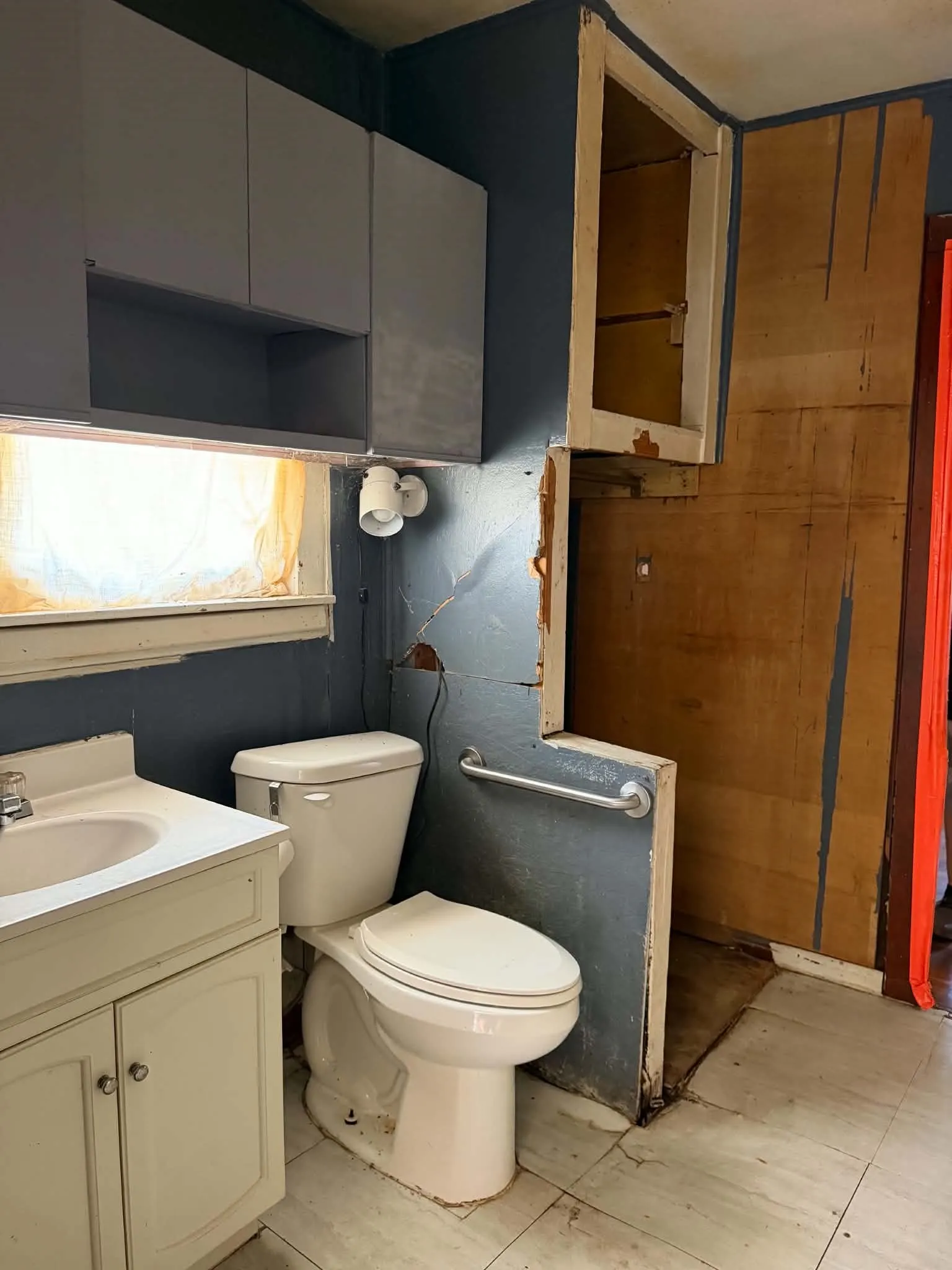 Single Family Residence For Sale in Young County , 706 Ribble Road, Graham, Texas 76450, 2 Bedrooms, 1 Bathroom, Garage spaces, 874 Sqft, built in 1955, Price $75,000, mls#21328279, Real Estate Agent in Graham, Homes For Sale in Young county, Homes For Sale in Graham, Realtor in Graham Texas, Real Estate Brokerage Independent Realty Texas, Luminita Cordes Realtor