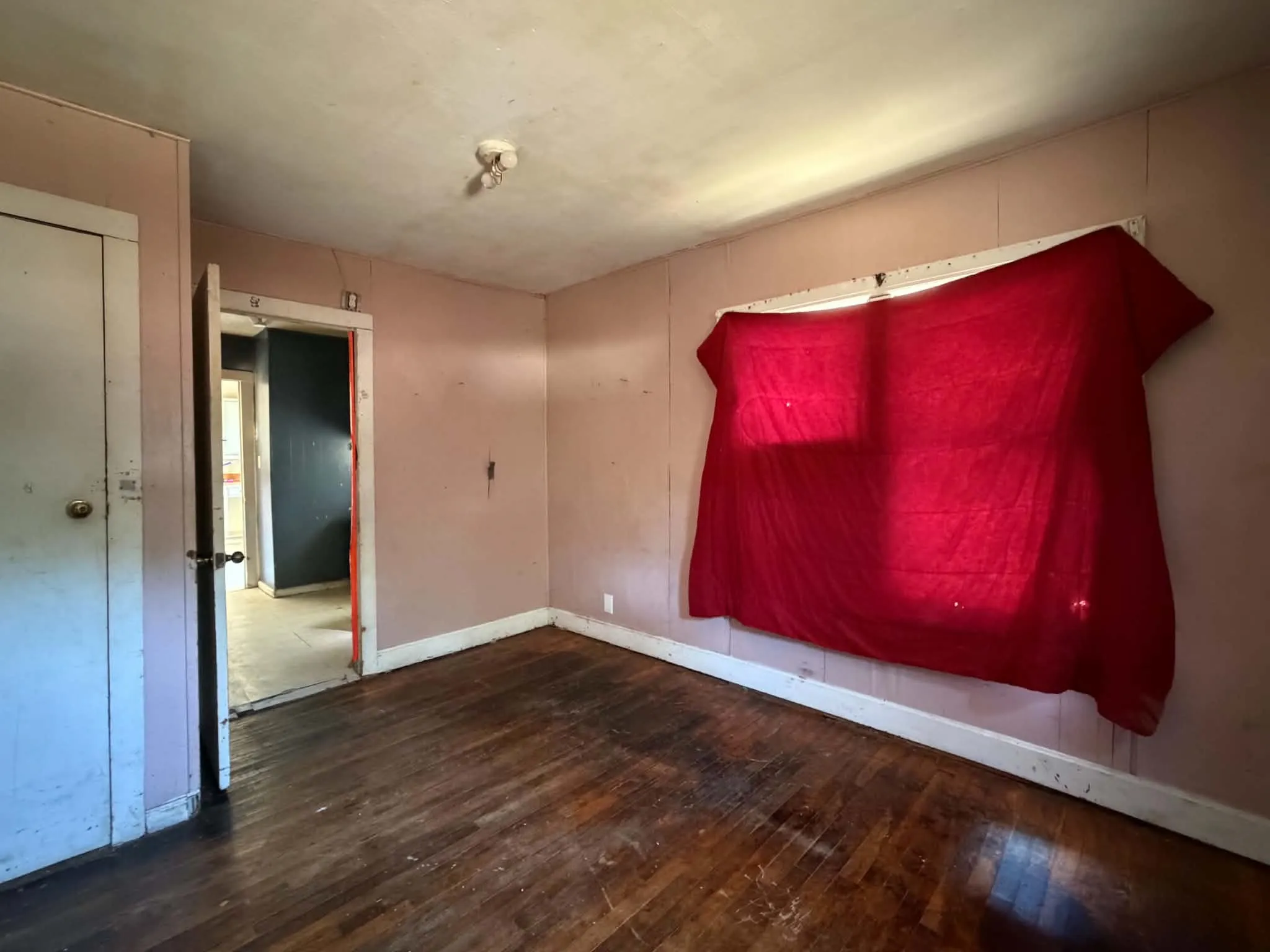 Single Family Residence For Sale in Young County , 706 Ribble Road, Graham, Texas 76450, 2 Bedrooms, 1 Bathroom, Garage spaces, 874 Sqft, built in 1955, Price $75,000, mls#21328279, Real Estate Agent in Graham, Homes For Sale in Young county, Homes For Sale in Graham, Realtor in Graham Texas, Real Estate Brokerage Independent Realty Texas, Luminita Cordes Realtor