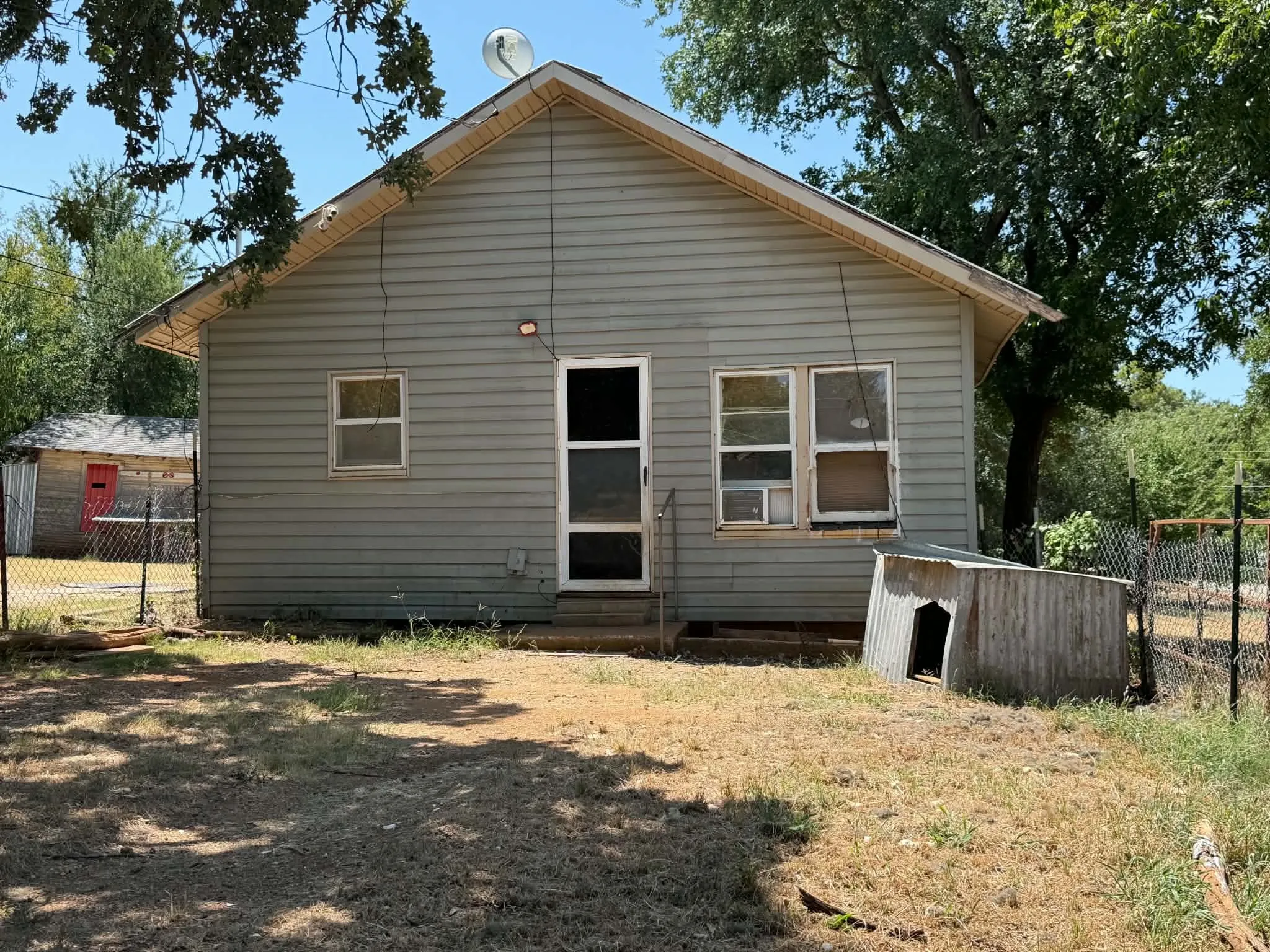 Single Family Residence For Sale in Young County , 706 Ribble Road, Graham, Texas 76450, 2 Bedrooms, 1 Bathroom, Garage spaces, 874 Sqft, built in 1955, Price $75,000, mls#21328279, Real Estate Agent in Graham, Homes For Sale in Young county, Homes For Sale in Graham, Realtor in Graham Texas, Real Estate Brokerage Independent Realty Texas, Luminita Cordes Realtor