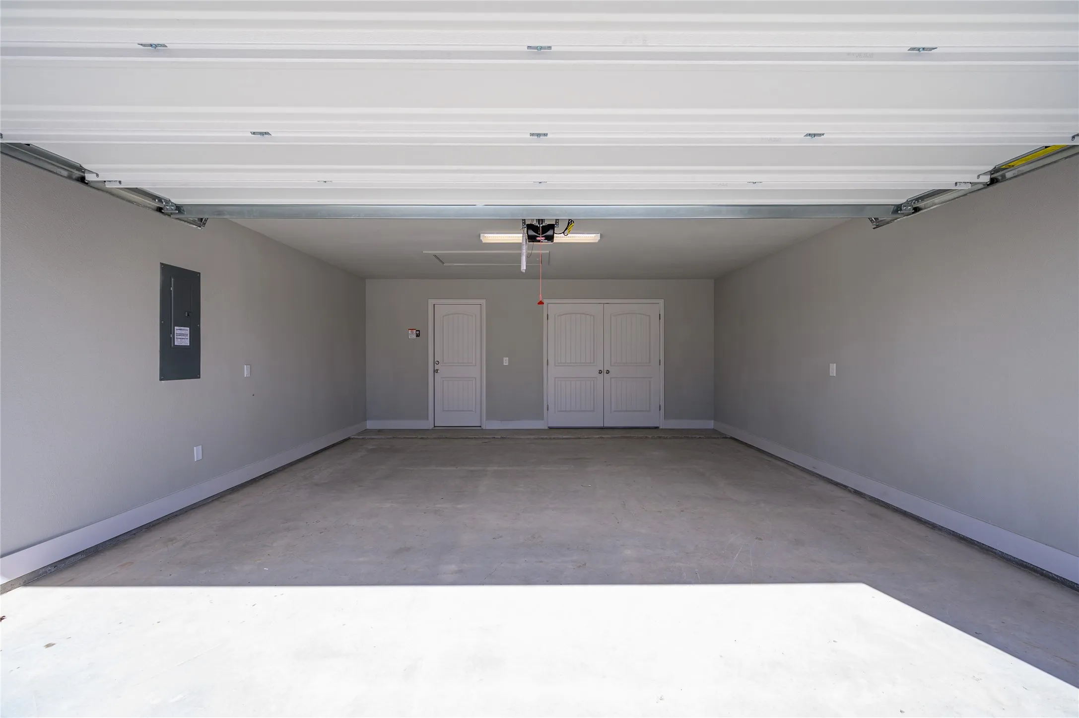 Single Family Residence For Rent in Grayson County , 2801 Tulip Drive, Sherman, Texas 75092, 3 Bedroom, 2 Bathroom, 2 Garage spaces, 1,672 Sqft, built in 2024, mls#21328465, Real Estate Agent in Sherman, Homes For Rent in Grayson county, Homes For Rent in Sherman, Realtor in Sherman Texas, Real Estate Brokerage Independent Realty Texas, Luminita Cordes Realtor