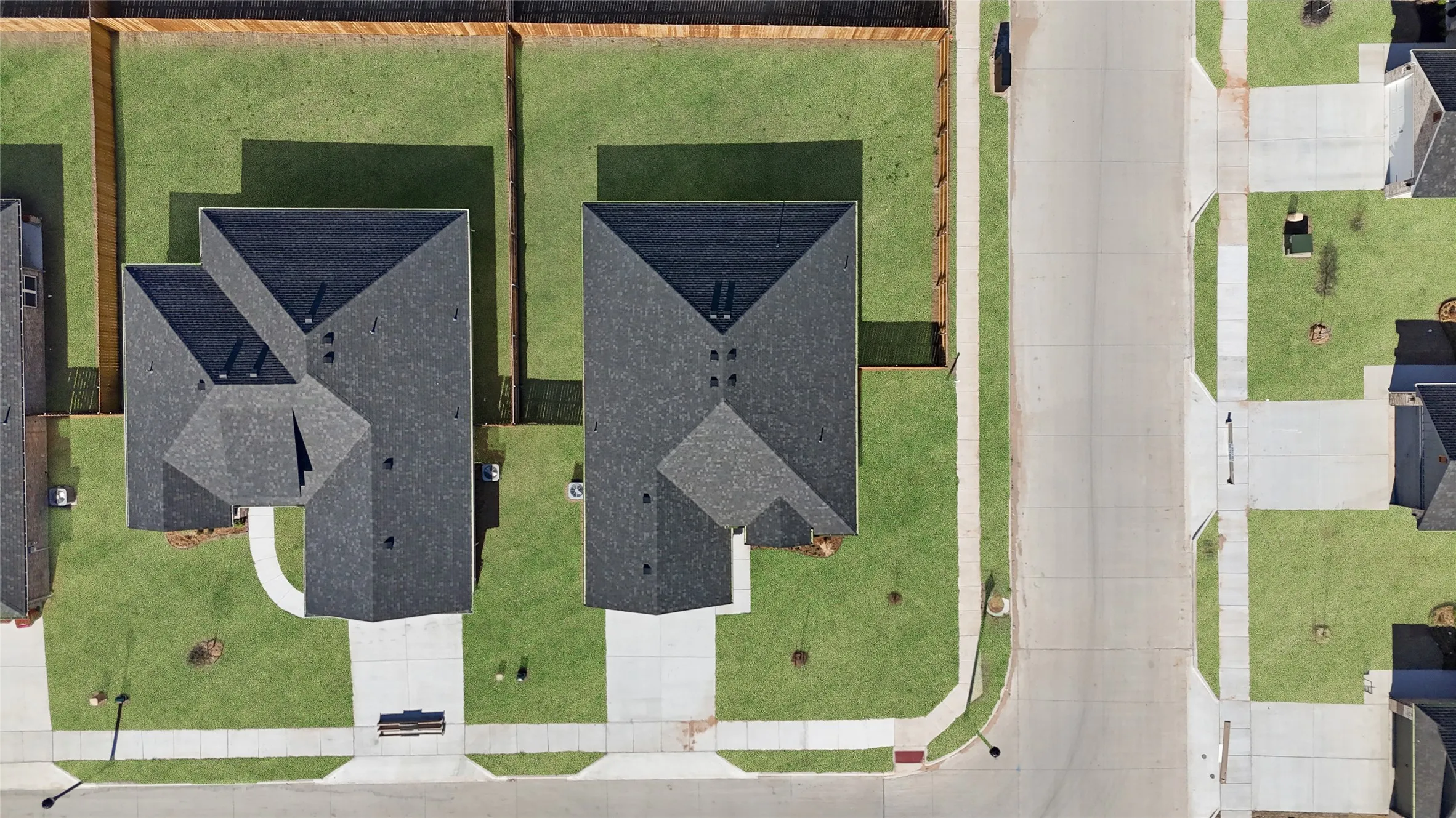 Single Family Residence For Rent in Grayson County , 2801 Tulip Drive, Sherman, Texas 75092, 3 Bedroom, 2 Bathroom, 2 Garage spaces, 1,672 Sqft, built in 2024, mls#21328465, Real Estate Agent in Sherman, Homes For Rent in Grayson county, Homes For Rent in Sherman, Realtor in Sherman Texas, Real Estate Brokerage Independent Realty Texas, Luminita Cordes Realtor