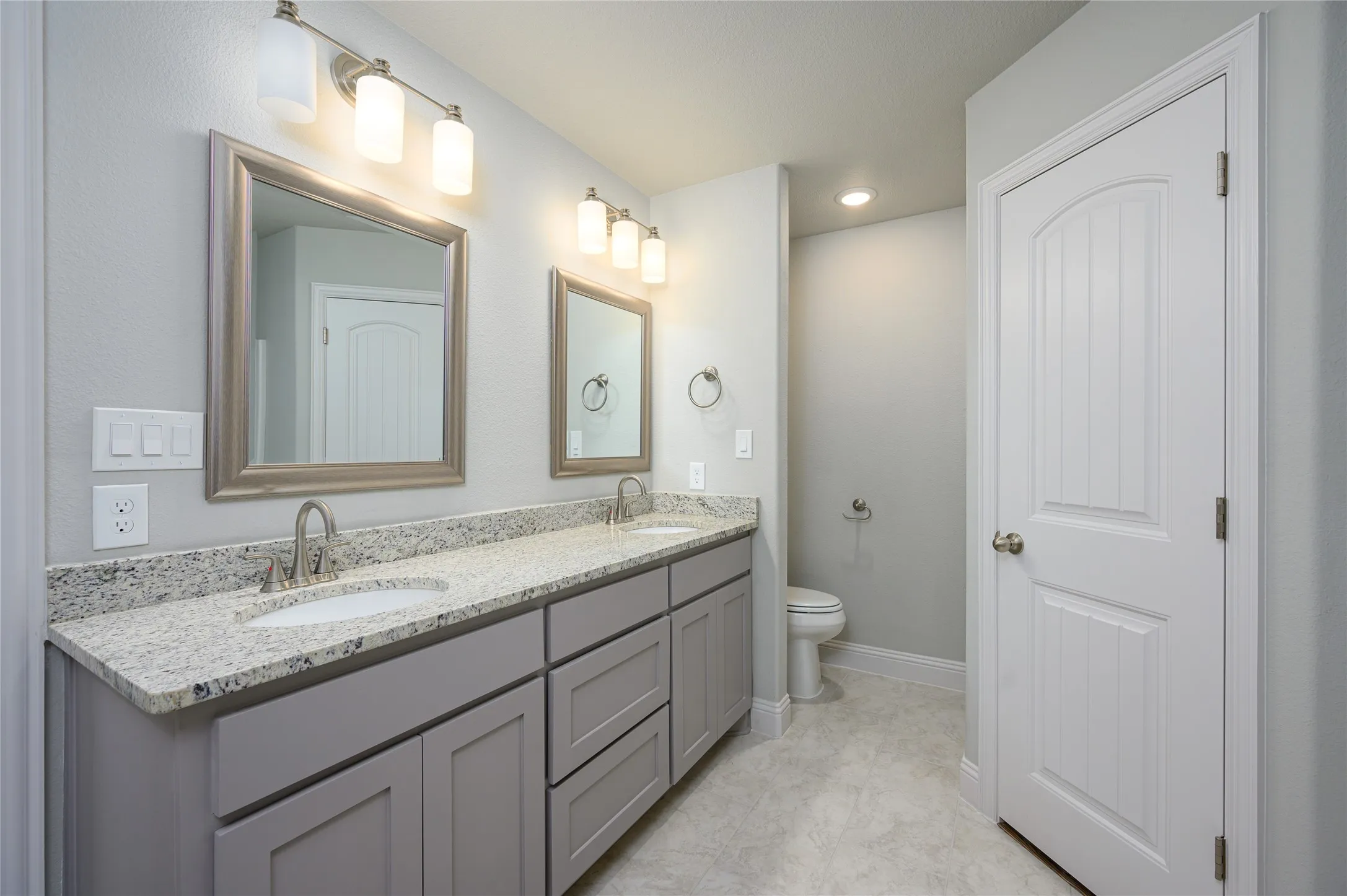 Single Family Residence For Rent in Grayson County , 2801 Tulip Drive, Sherman, Texas 75092, 3 Bedroom, 2 Bathroom, 2 Garage spaces, 1,672 Sqft, built in 2024, mls#21328465, Real Estate Agent in Sherman, Homes For Rent in Grayson county, Homes For Rent in Sherman, Realtor in Sherman Texas, Real Estate Brokerage Independent Realty Texas, Luminita Cordes Realtor
